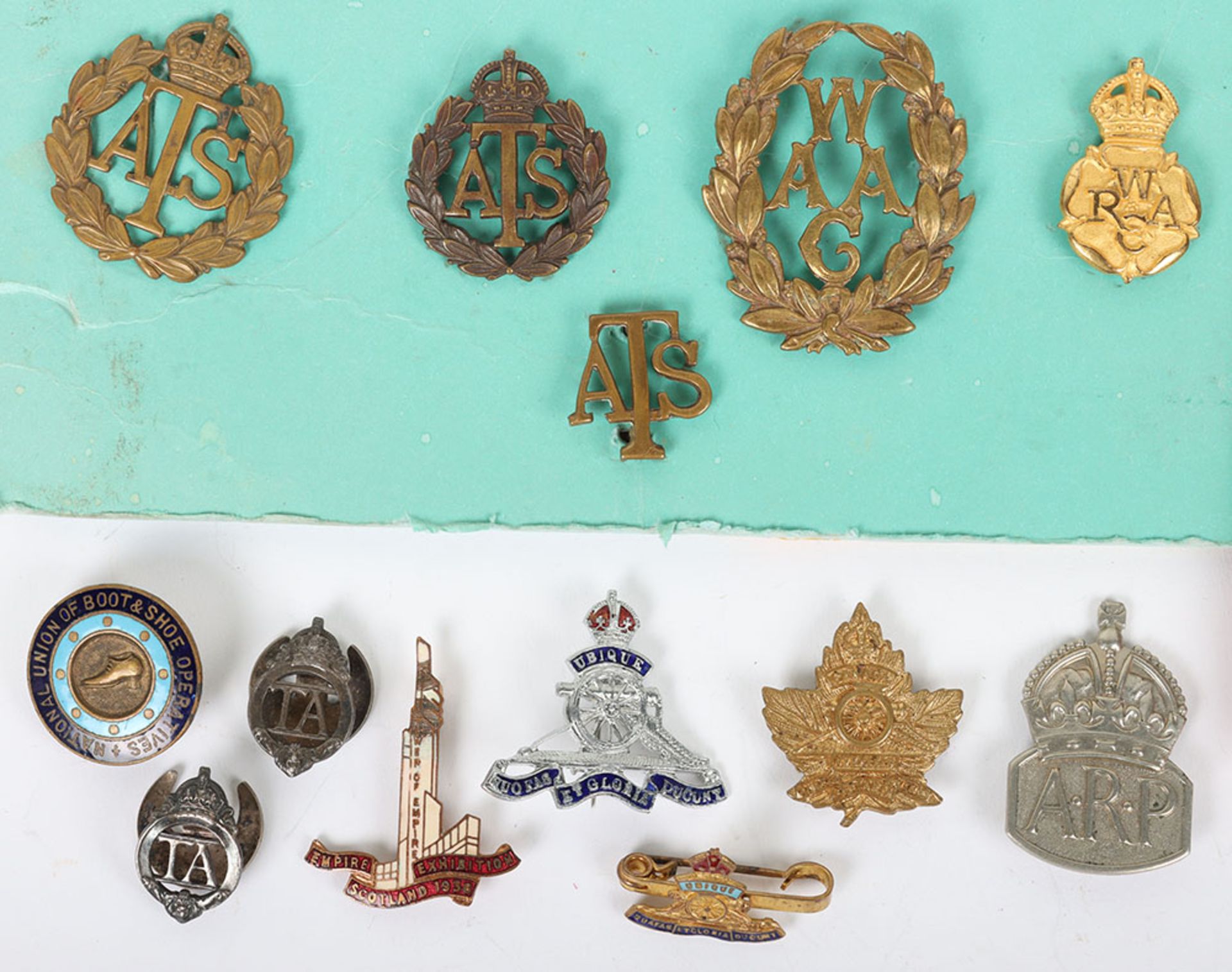 Selection of various badges - Bild 2 aus 5