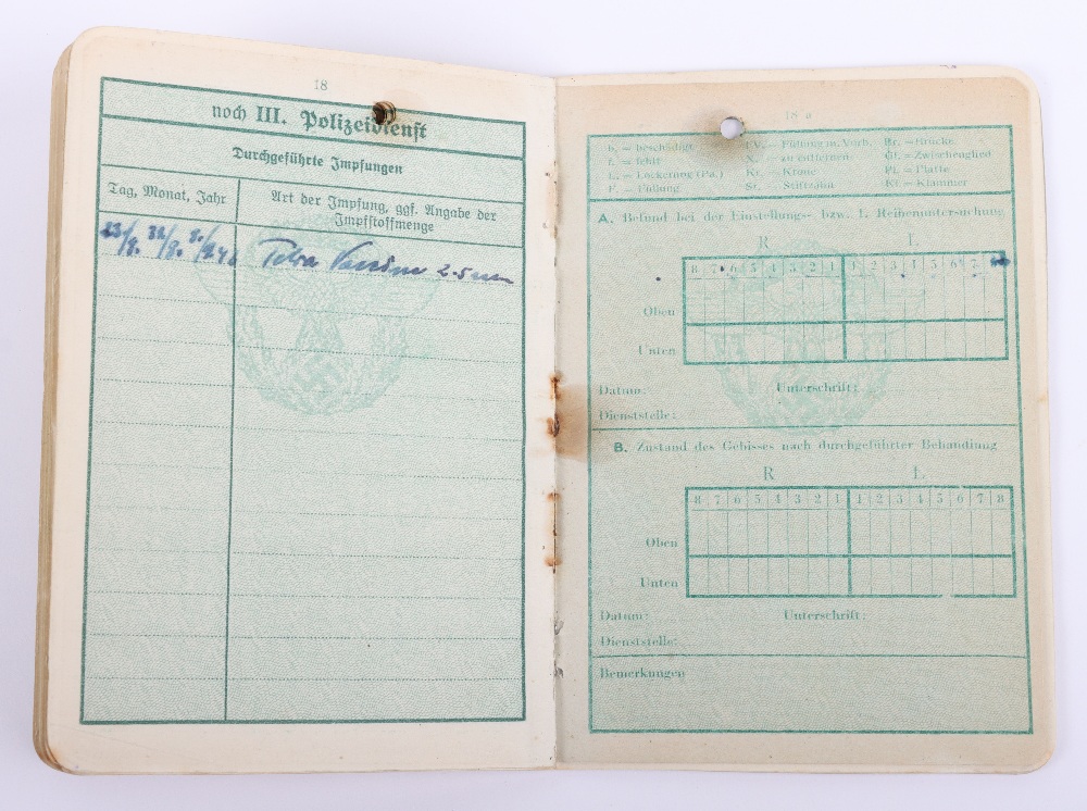 WW2 German Police service book / Polizei Dienstpass to Fritz Henning, Hamburg 1941 - Image 9 of 10