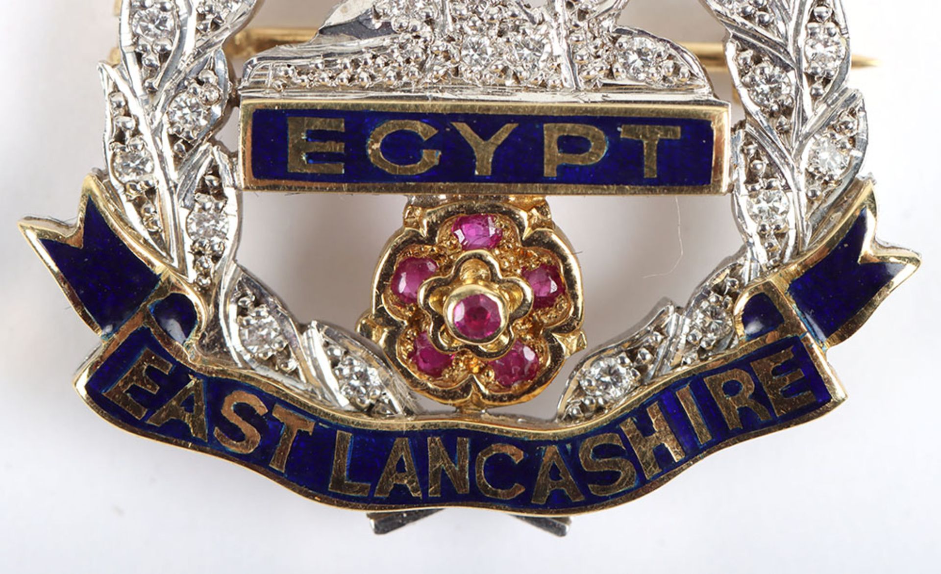 18ct Gold Diamond and Ruby Brooch of the East Lancashire Regiment - Bild 3 aus 7