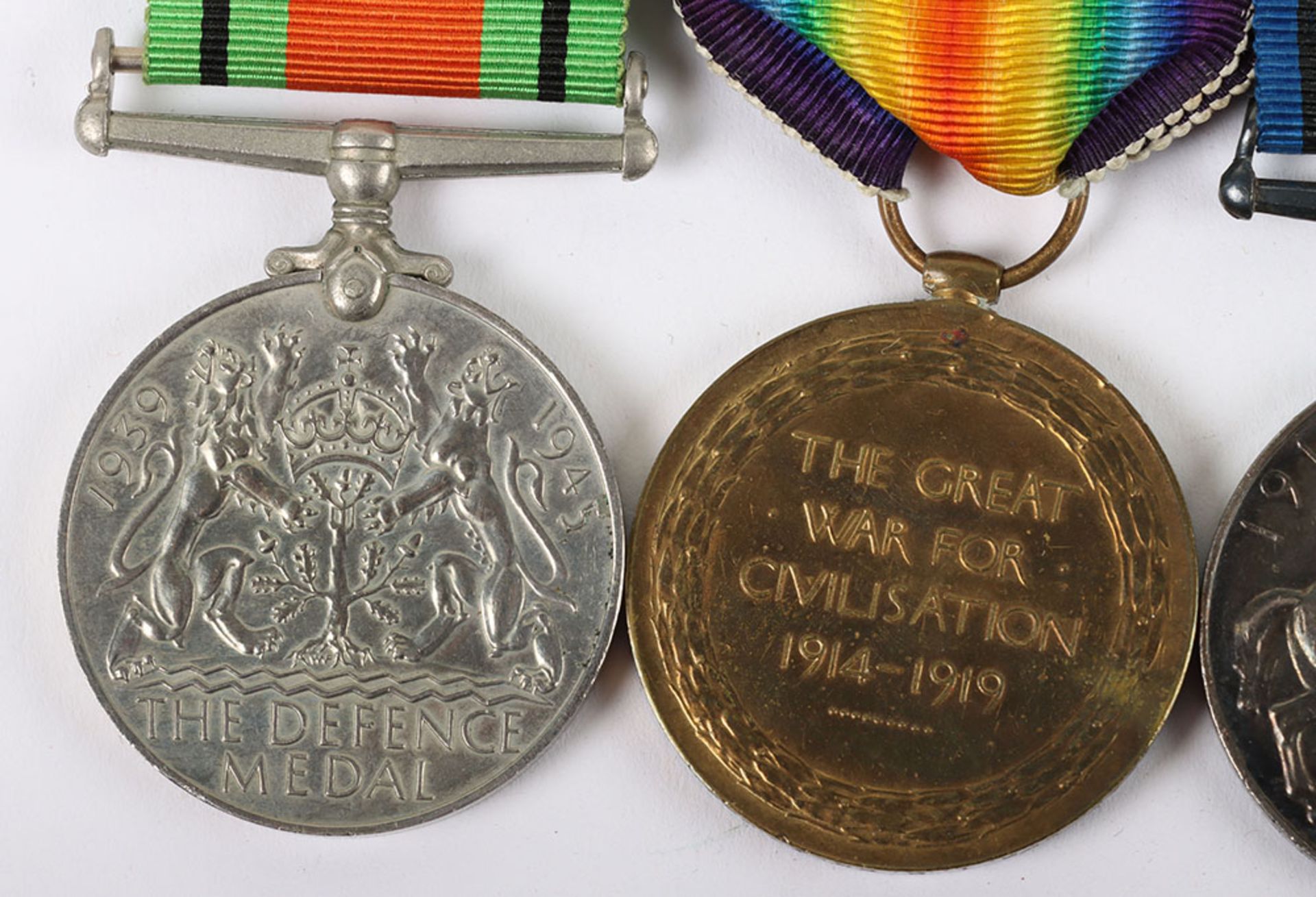 A group of 4 medals covering service in both World Wars - Bild 7 aus 7