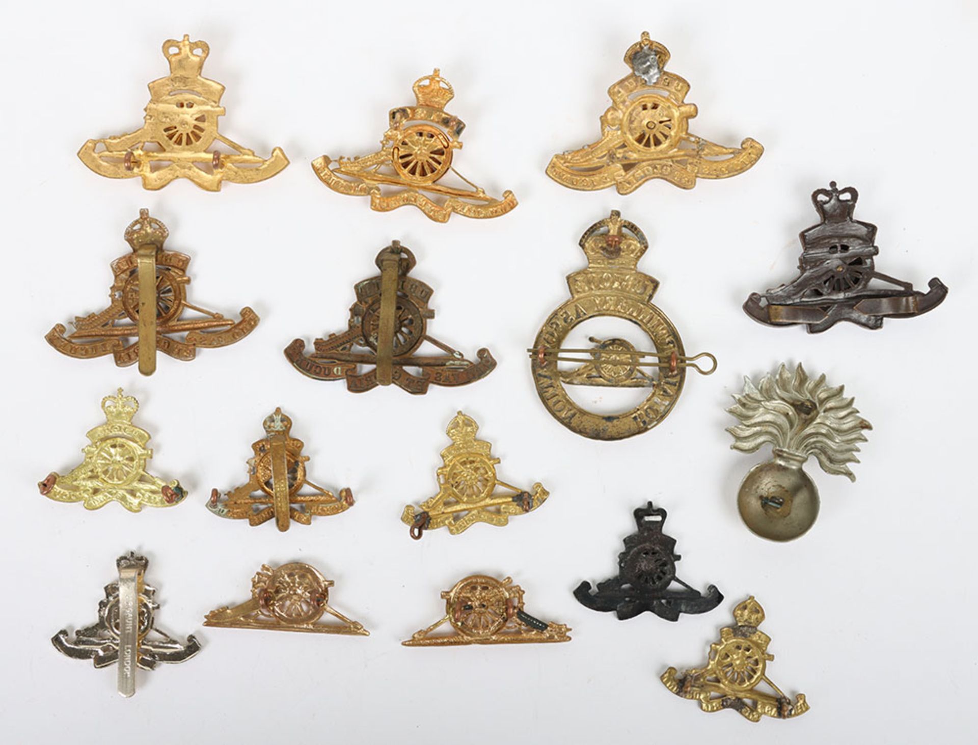 Collection of Royal Artillery gilt, brass & anodised badges - Bild 3 aus 4
