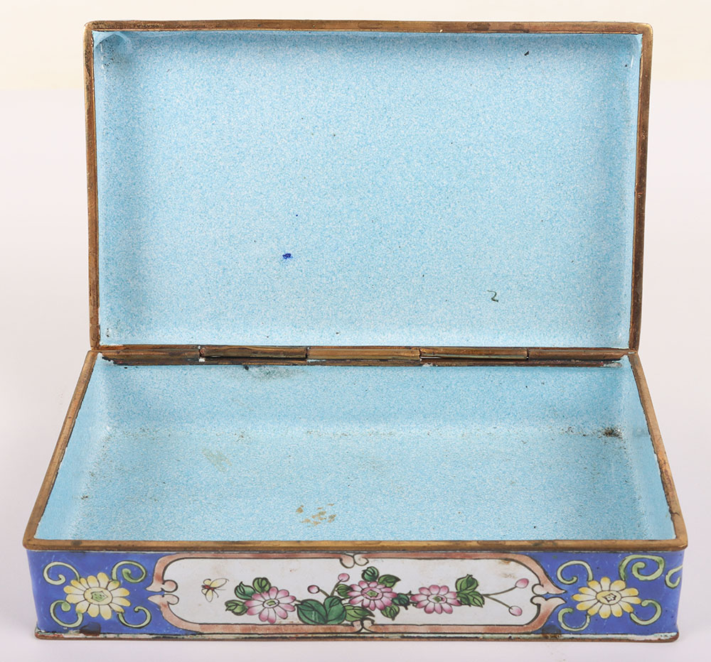 A 19th century Oriental enamel box - Image 4 of 6