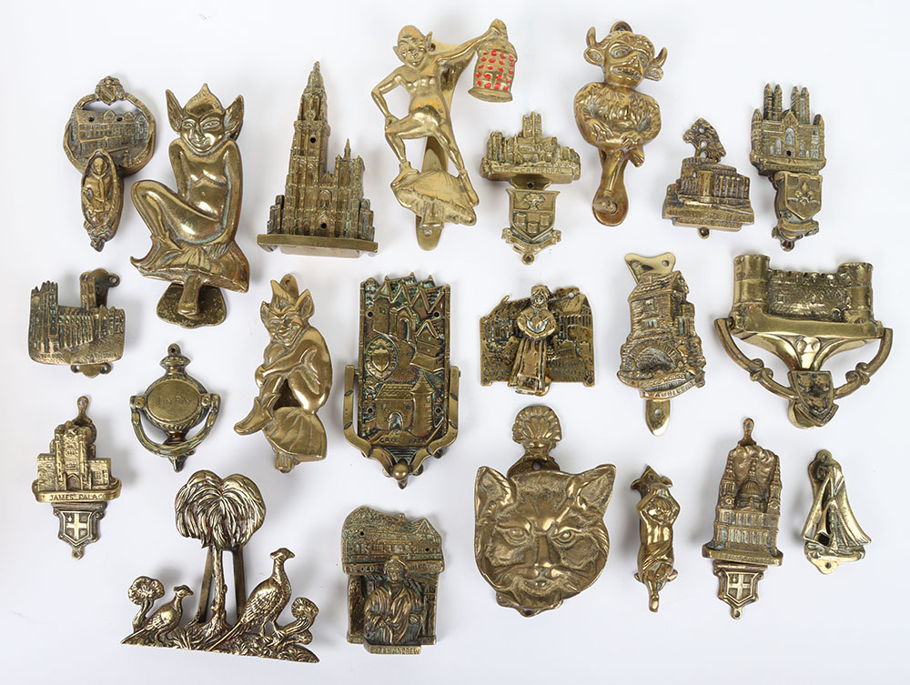 A large selection of brass door knockers - Image 2 of 3