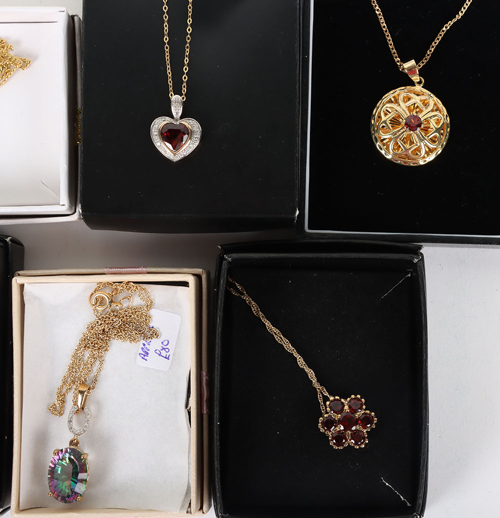Seven modern 18ct and 9ct and gem set pendant necklaces - Image 3 of 3