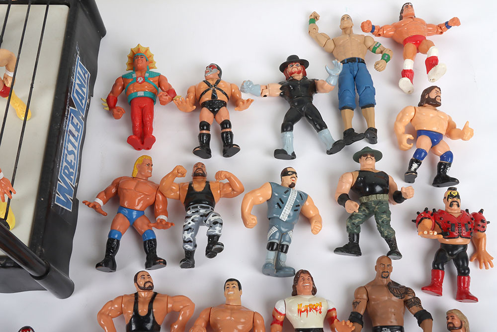 Forty Two Loose WWF Wrestling figures - Image 5 of 6