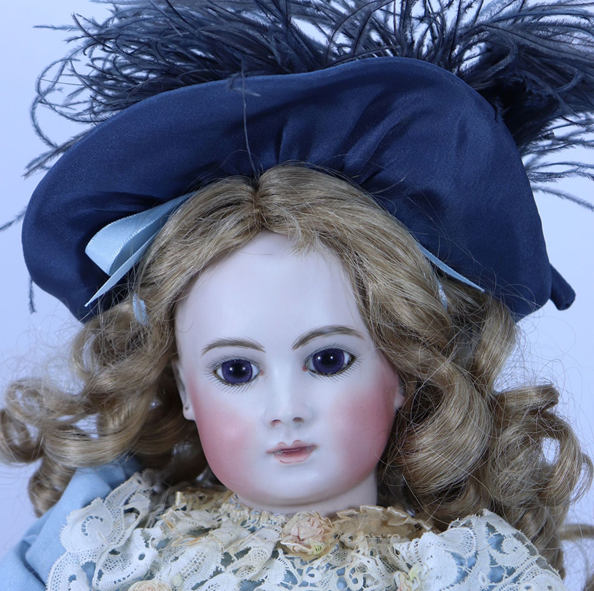 A reproduction Gina Saunders ‘H’ bisque’ head Bebe doll, 1990, - Bild 2 aus 2