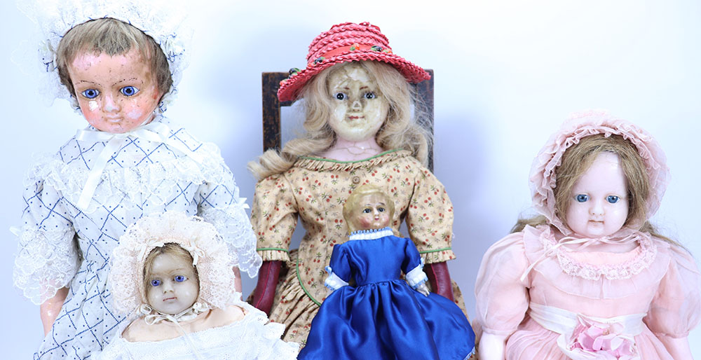 Four various wax dolls, - Bild 2 aus 2