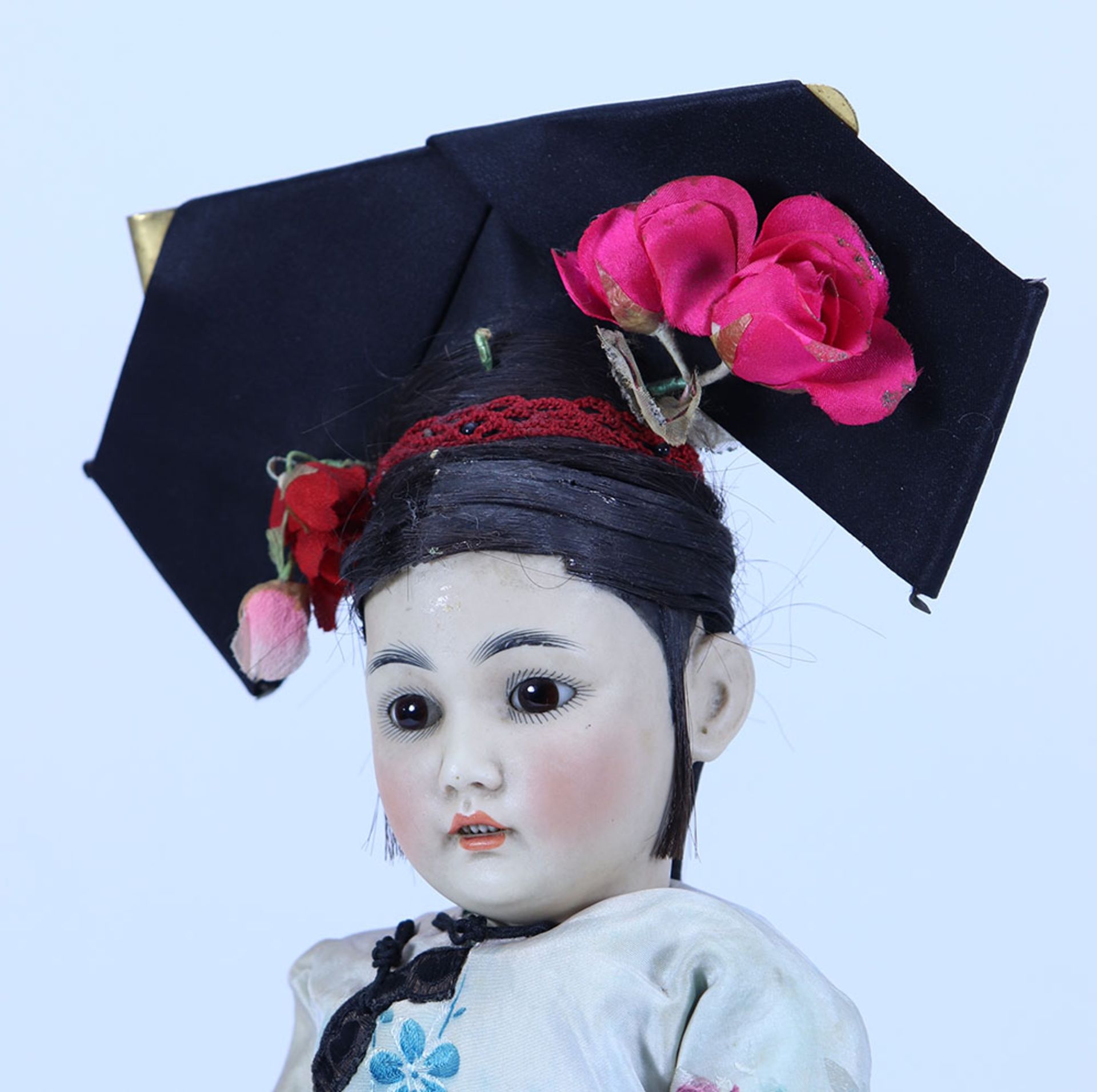 A rare Simon & Halbig 1329 bisque head Asian doll in elaborate original costume, German circa 1905, - Bild 2 aus 2