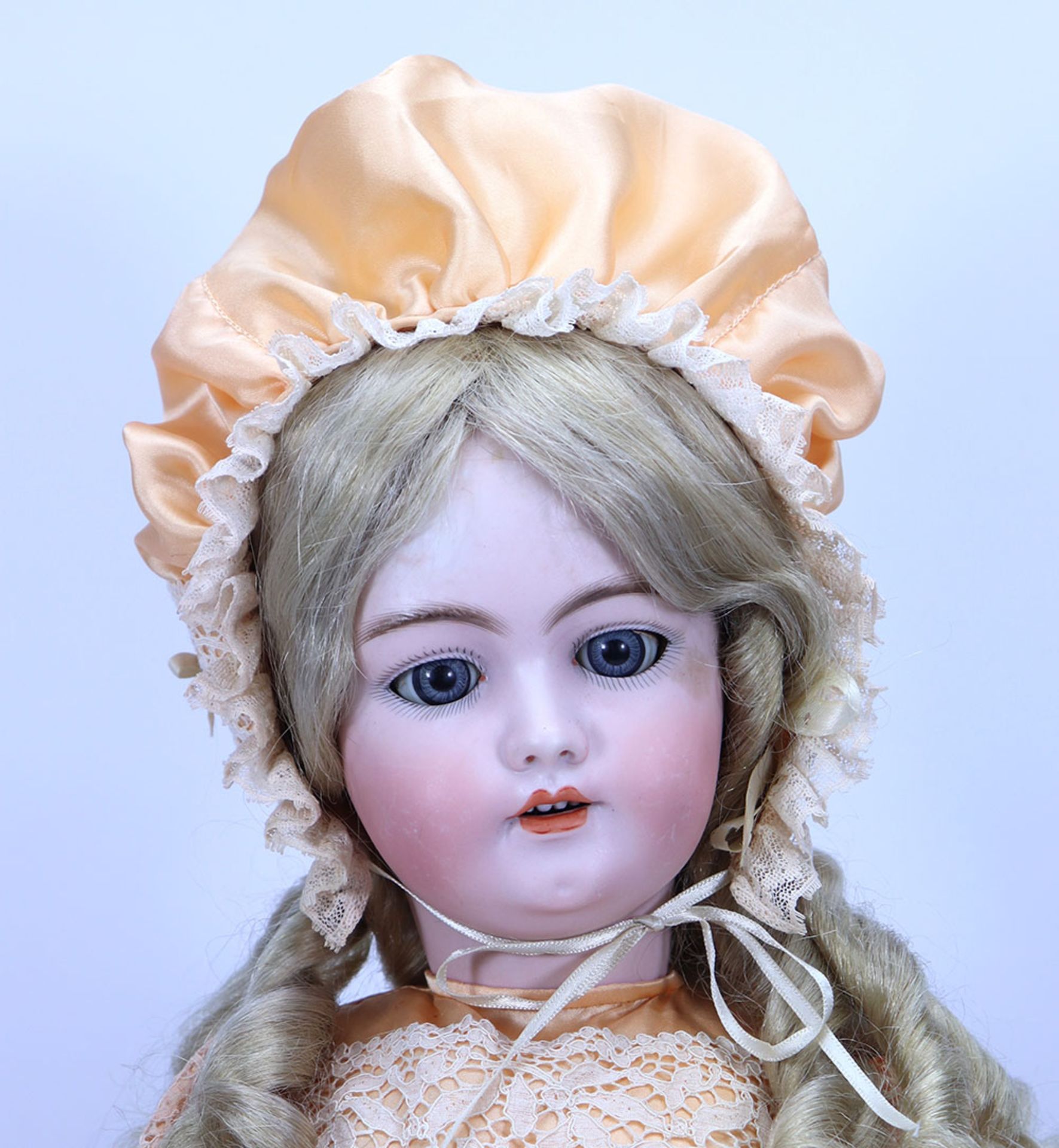 A Simon & Halbig 1079 bisque head doll, German circa 1910, - Bild 2 aus 2