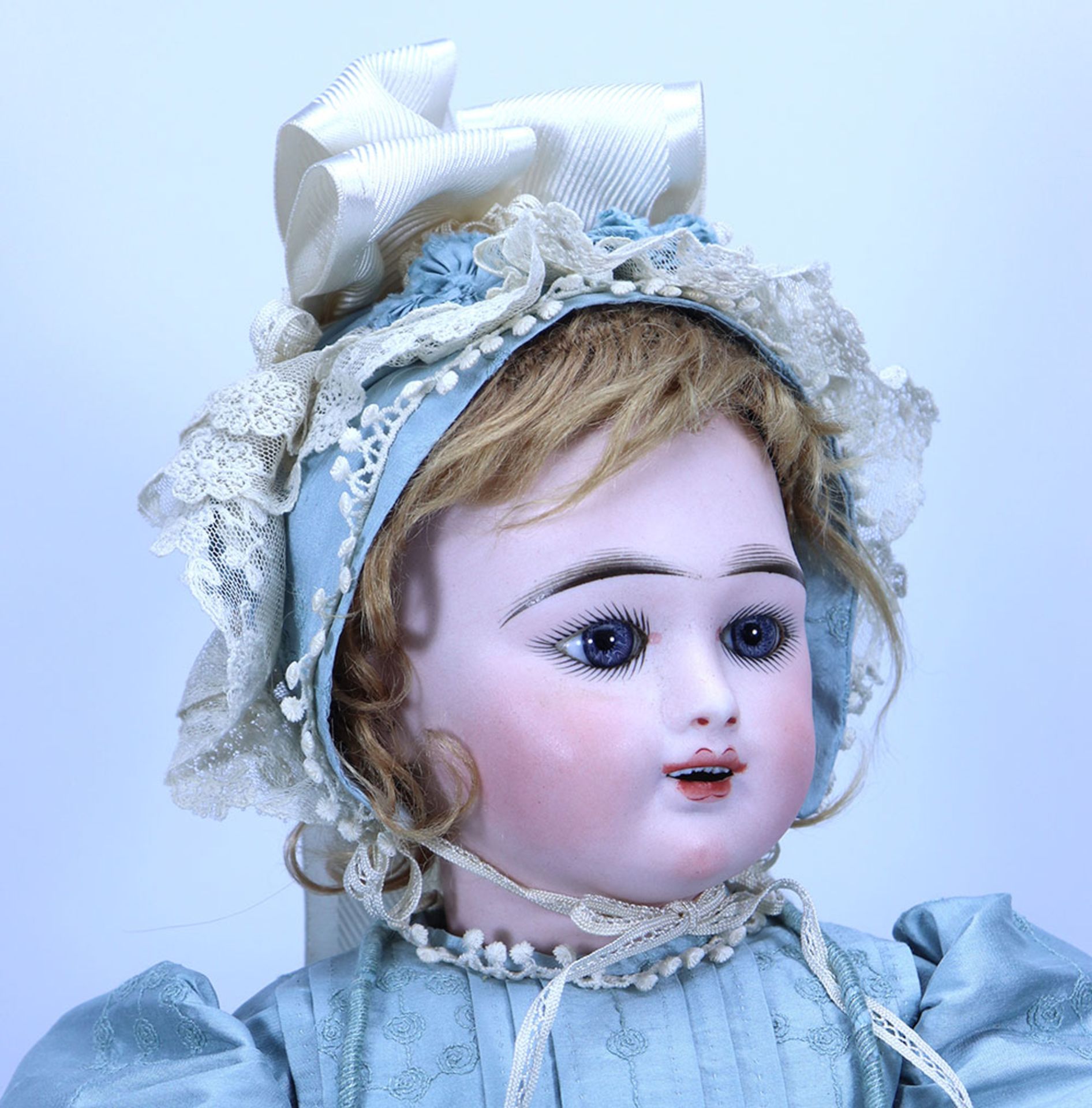 A Paris Bebe bisque head doll, size 11, French circa 1890, - Bild 2 aus 2