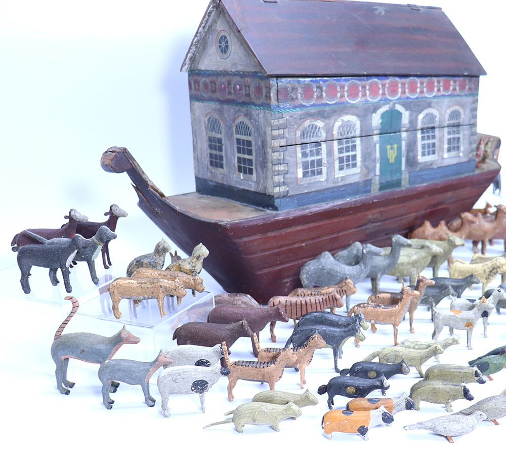 A good early large painted wooden Erzgebirge Noah’s Ark and over two hundred animals, German 1860s/7 - Image 3 of 5