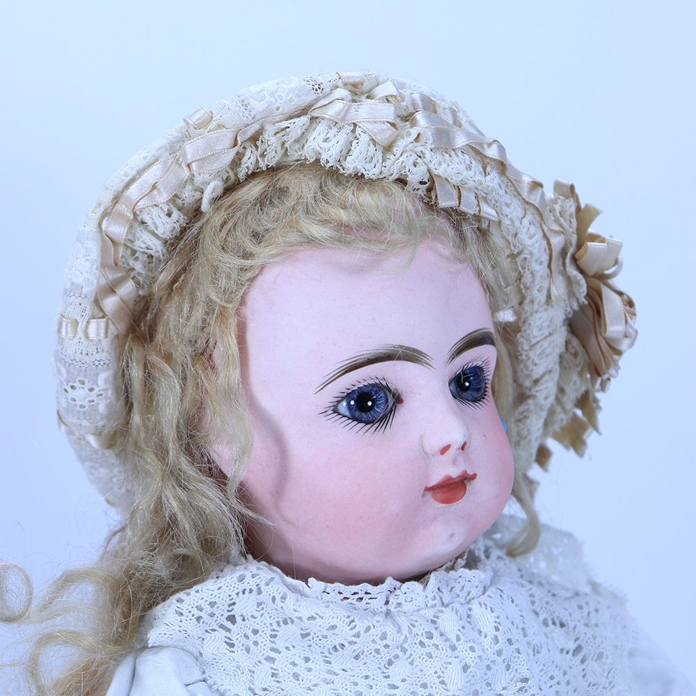 A beautiful Francois Gaultier bisque head Bebe doll, size 7, French circa 1890, - Image 3 of 3