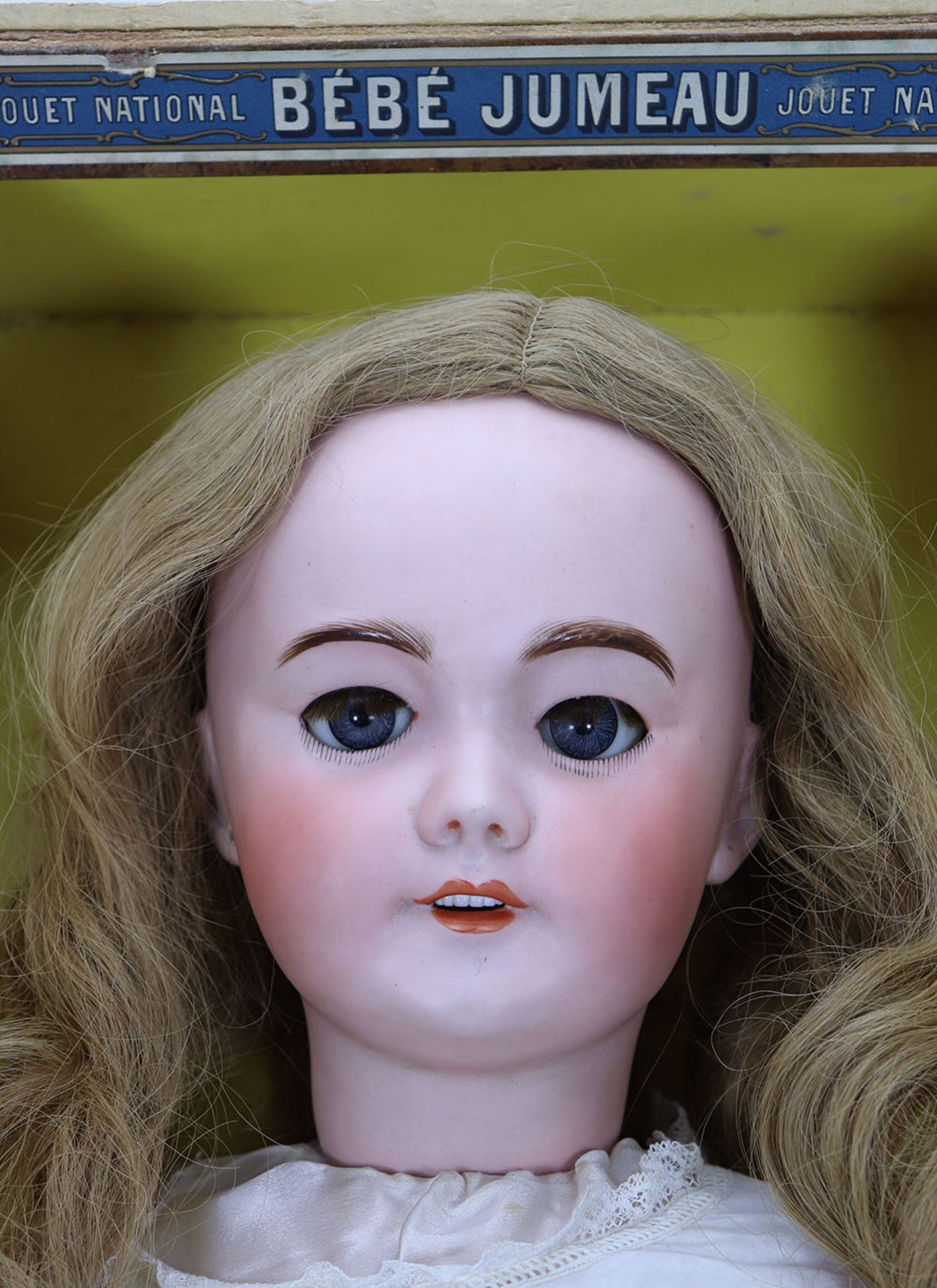 A large Tete Jumeau S.F.B.J 301 bisque head doll in original Jumeau box, size 13, French circa 1910, - Bild 2 aus 5