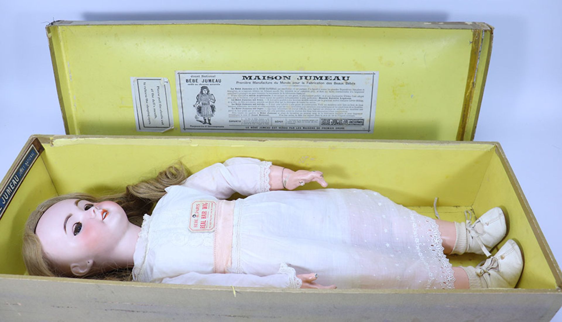 A large Tete Jumeau S.F.B.J 301 bisque head doll in original Jumeau box, size 13, French circa 1910, - Bild 5 aus 5