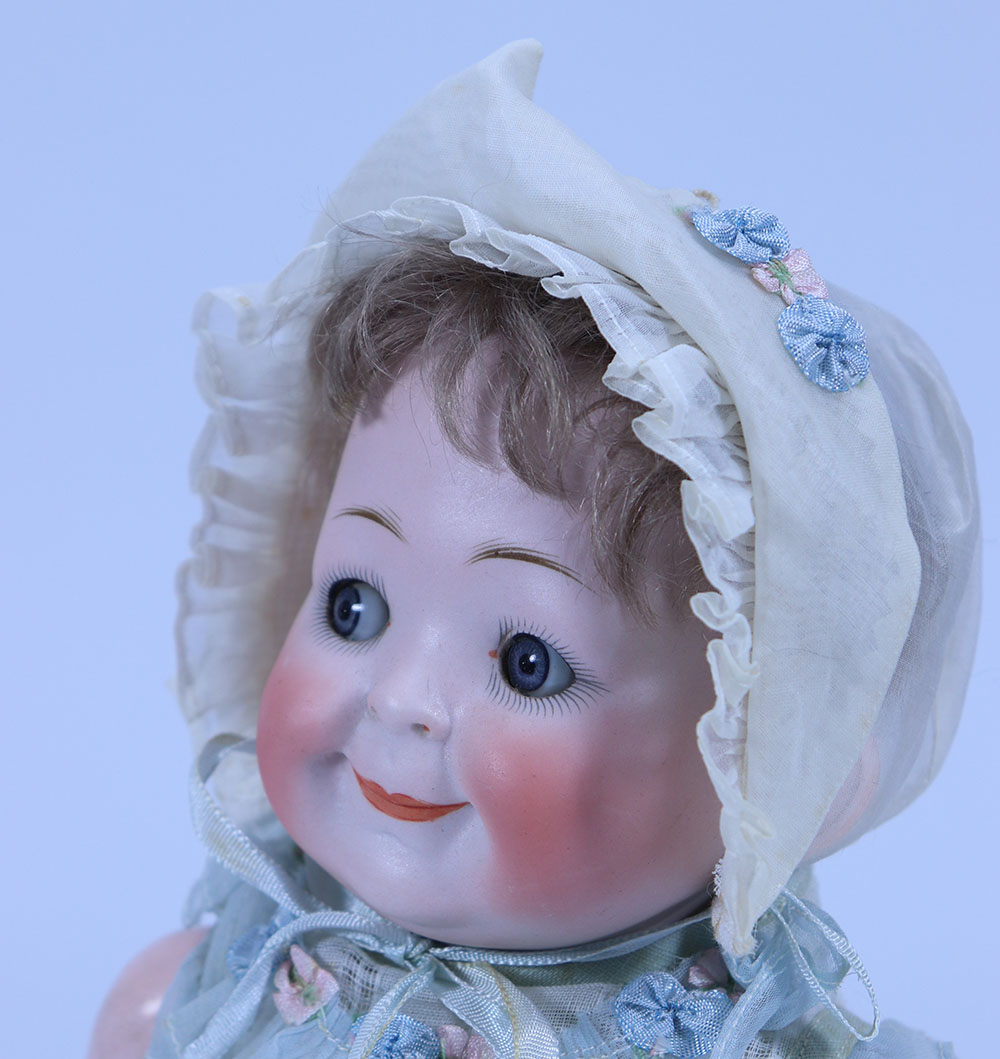 A rare Hertel, Schwab & Co 173 bisque head Googly-eyed doll, circa 1915, - Image 4 of 5