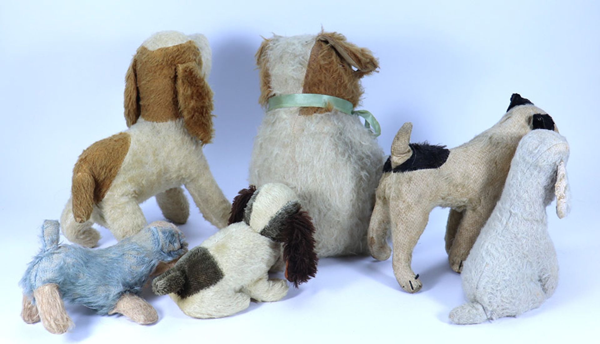 A collection of six various mohair toy dogs, 1930s-50s, - Bild 2 aus 2