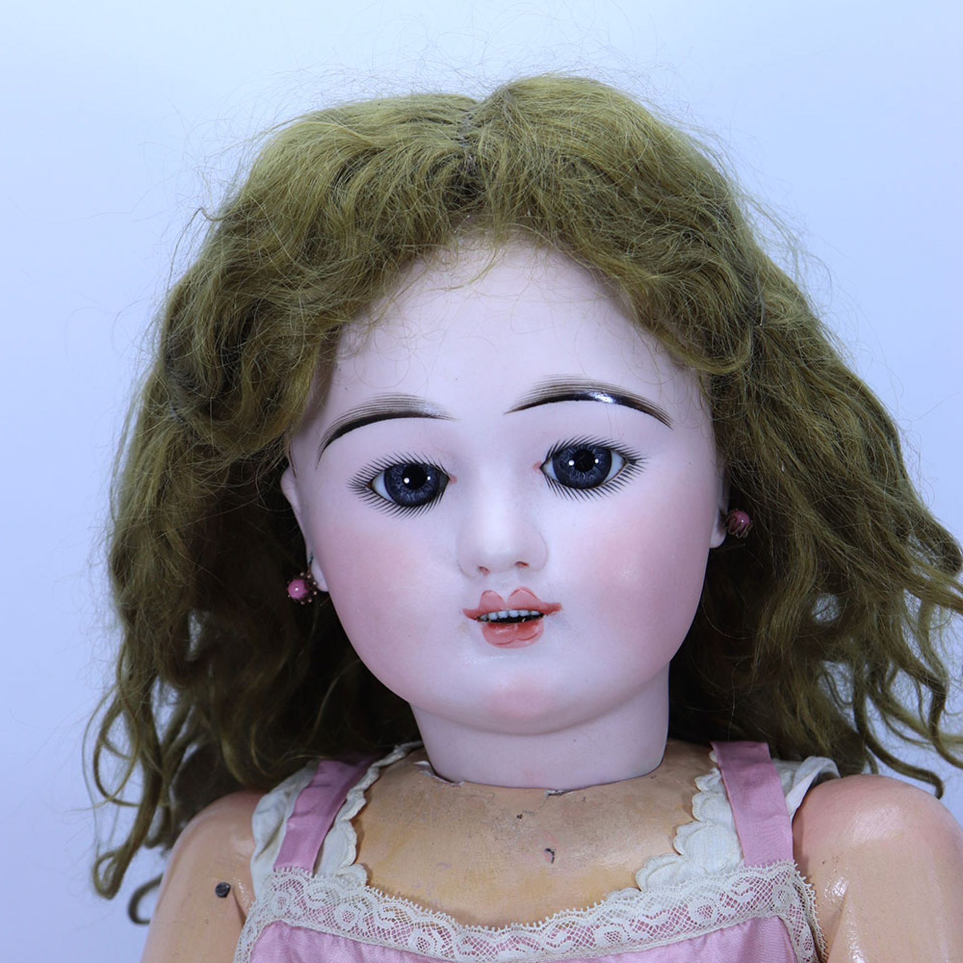 A beautiful and large Eden Bebe bisque head doll, size 14, French circa 1890, - Bild 2 aus 2