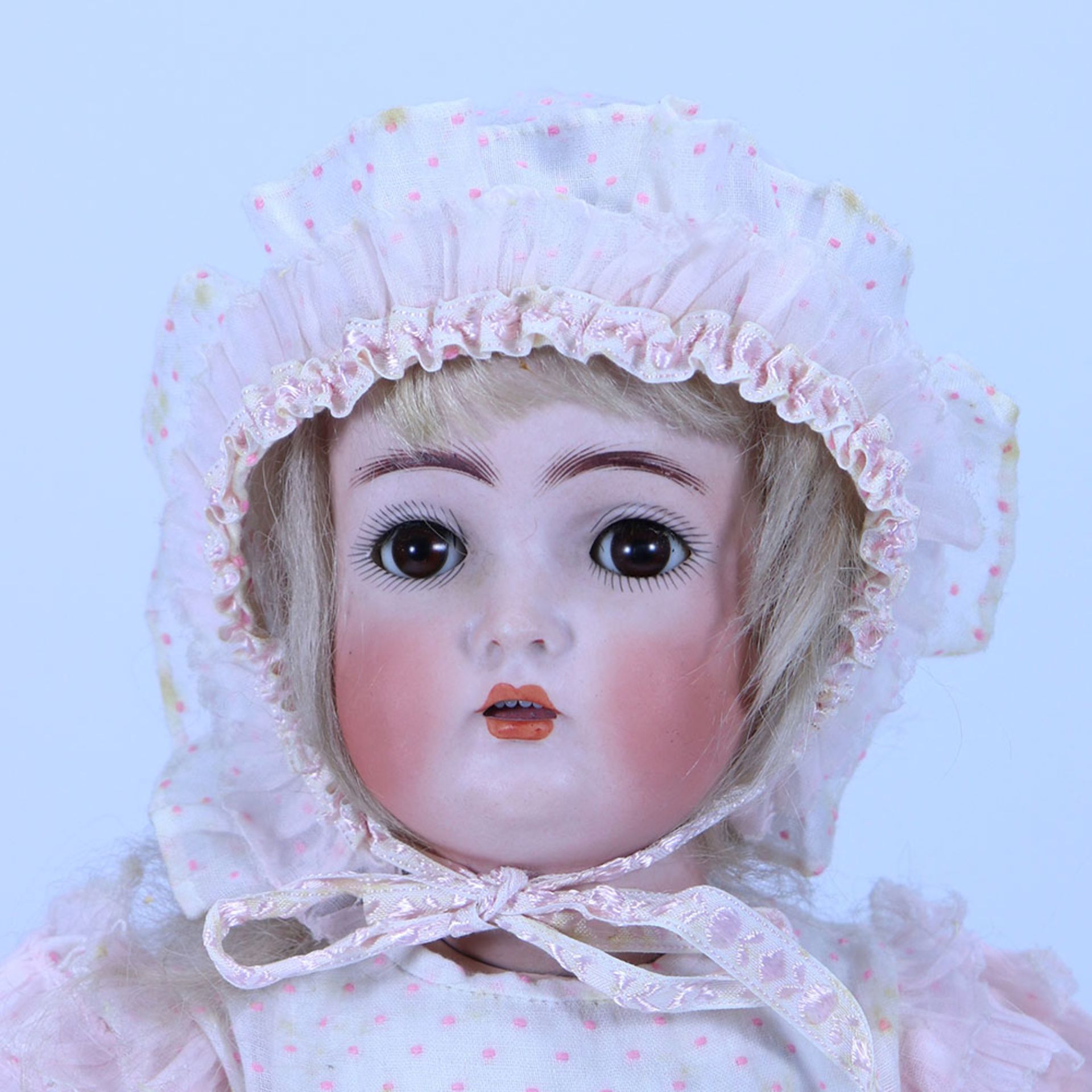 A Kammer & Reinhardt 403 bisque head girl doll, German circa 1910, - Bild 2 aus 2