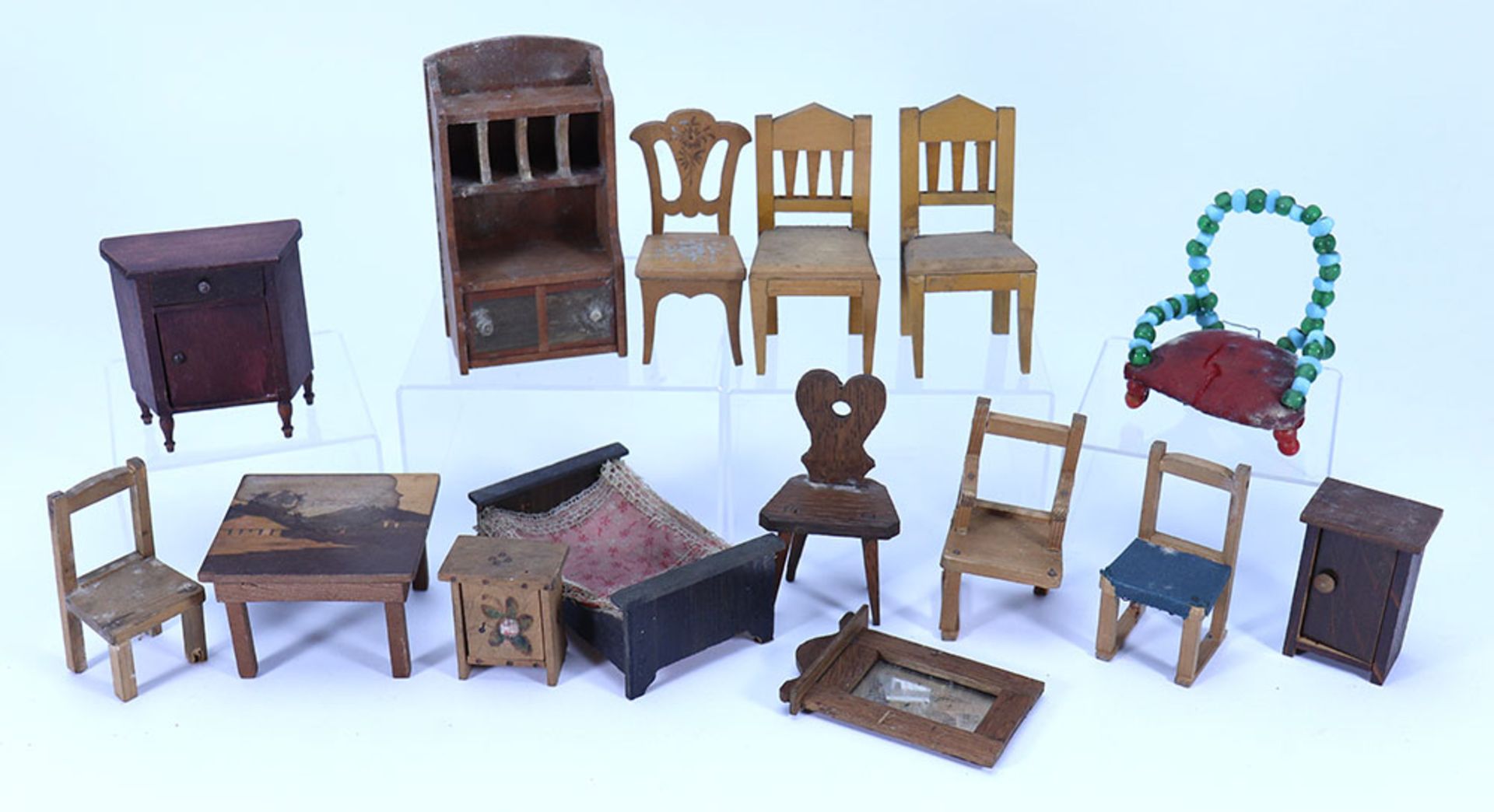 Collection of German wooden Dolls House Furniture, 19th early 20th century, - Bild 2 aus 2