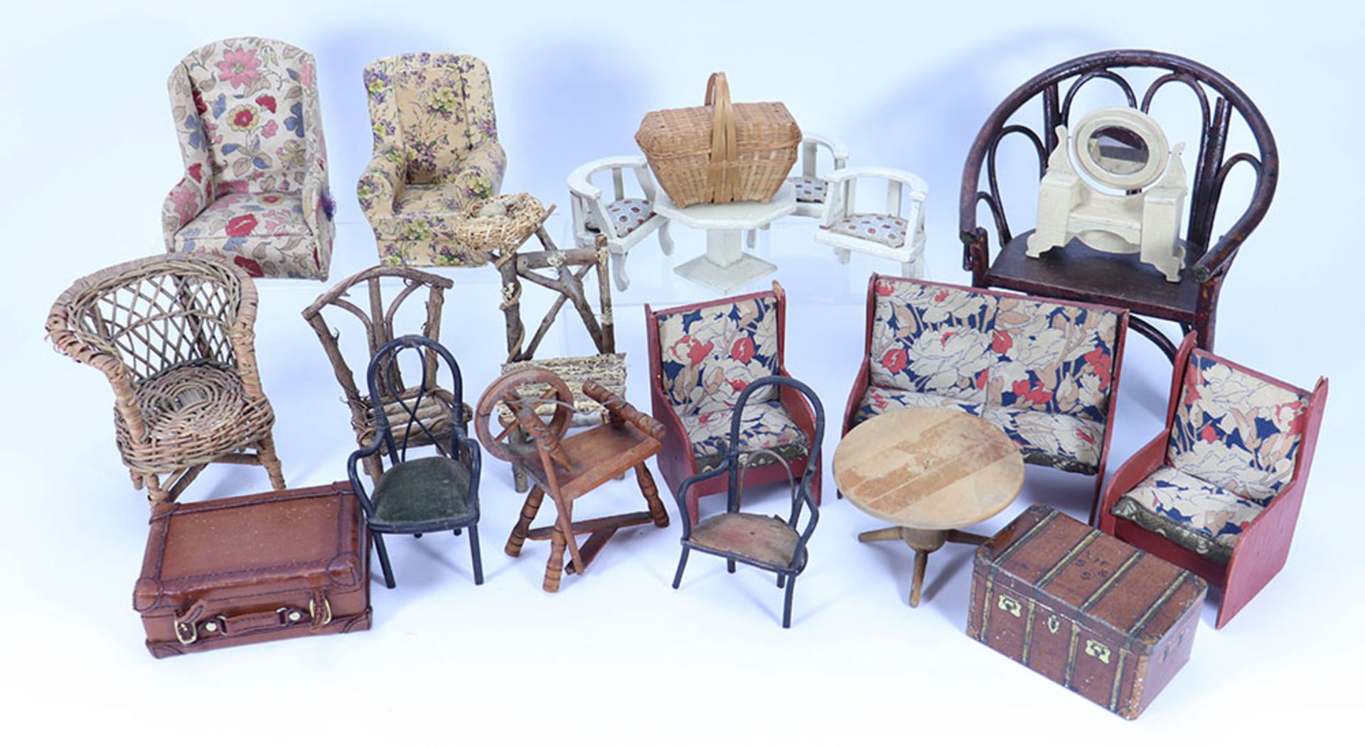 A collection of various dolls chairs, 1920s-30s, - Bild 2 aus 2