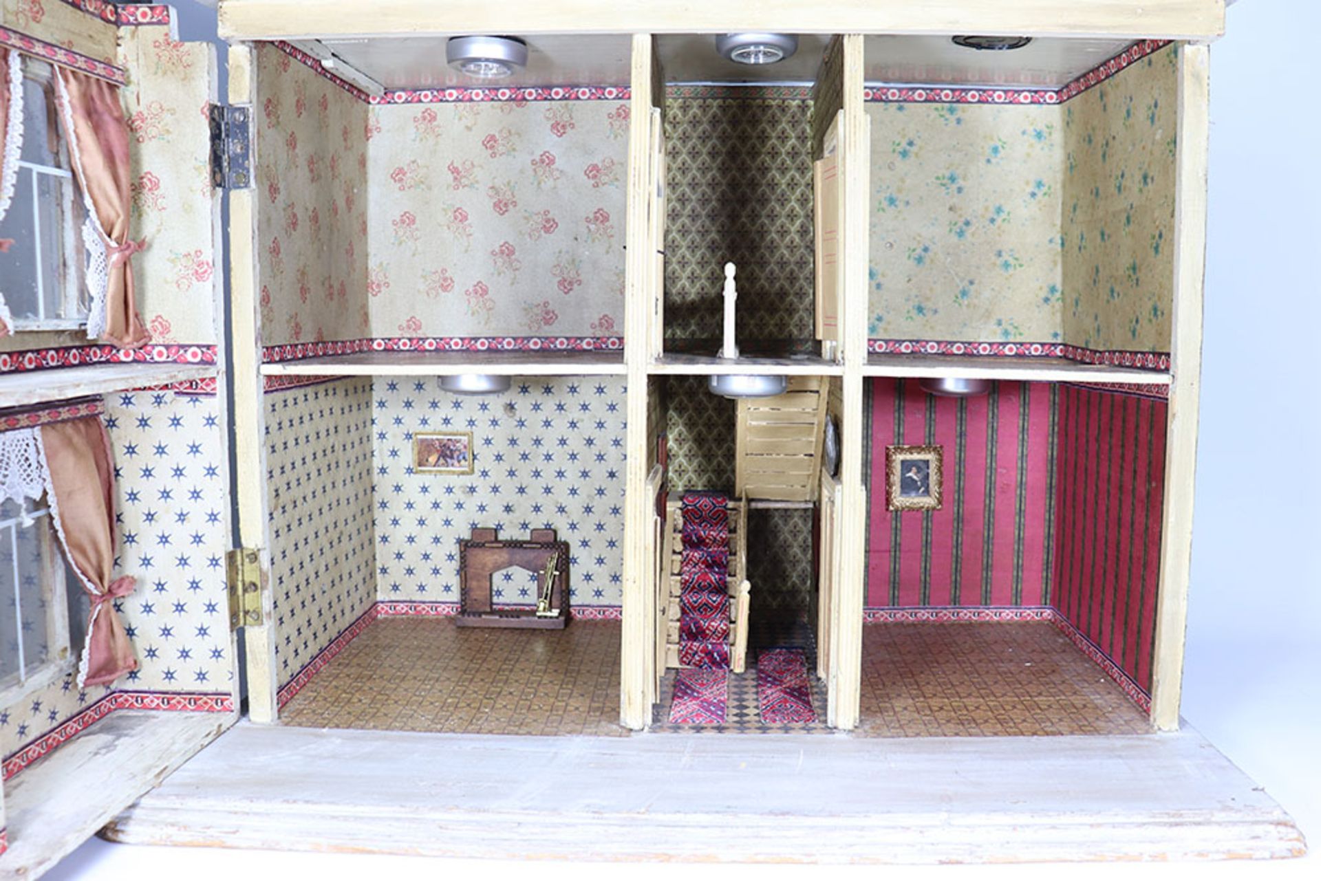 An impressive Christian Hacker painted wooden Dolls House, German 1890s, - Bild 2 aus 4