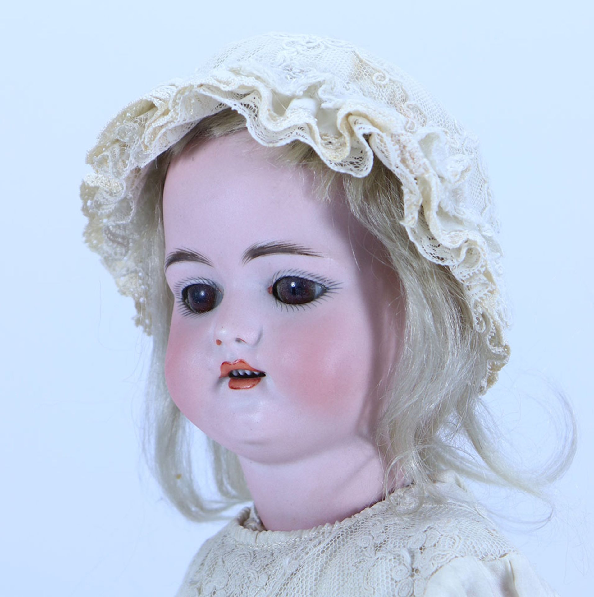 A Simon & Halbig DEP bisque head doll German circa 1910, - Bild 2 aus 2