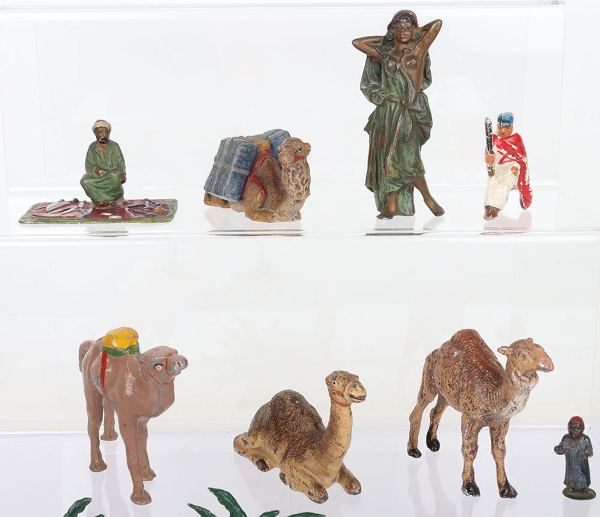 Lead painted Middle Eastern figures and camels - Bild 2 aus 5