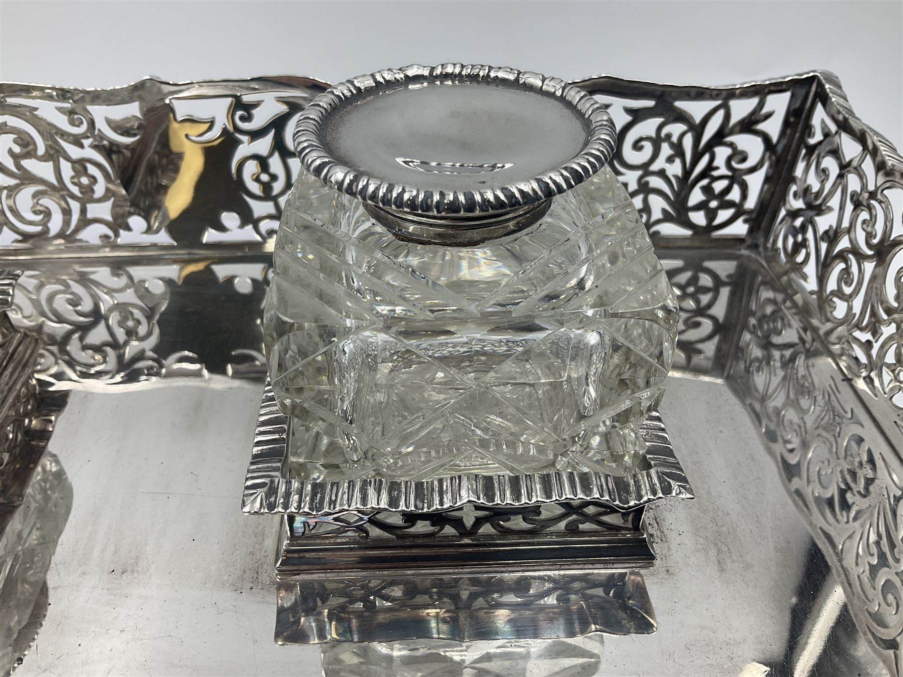 Edwardian silver desk stand - Image 8 of 29