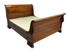 Simon Horn - 'Chatsworth' hardwood 5' 3'' Queen-size sleigh bed or lit bateau