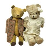 Two early 20th century straw filled jointed teddy bears