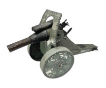 1930s French model tinplate artillery cannon