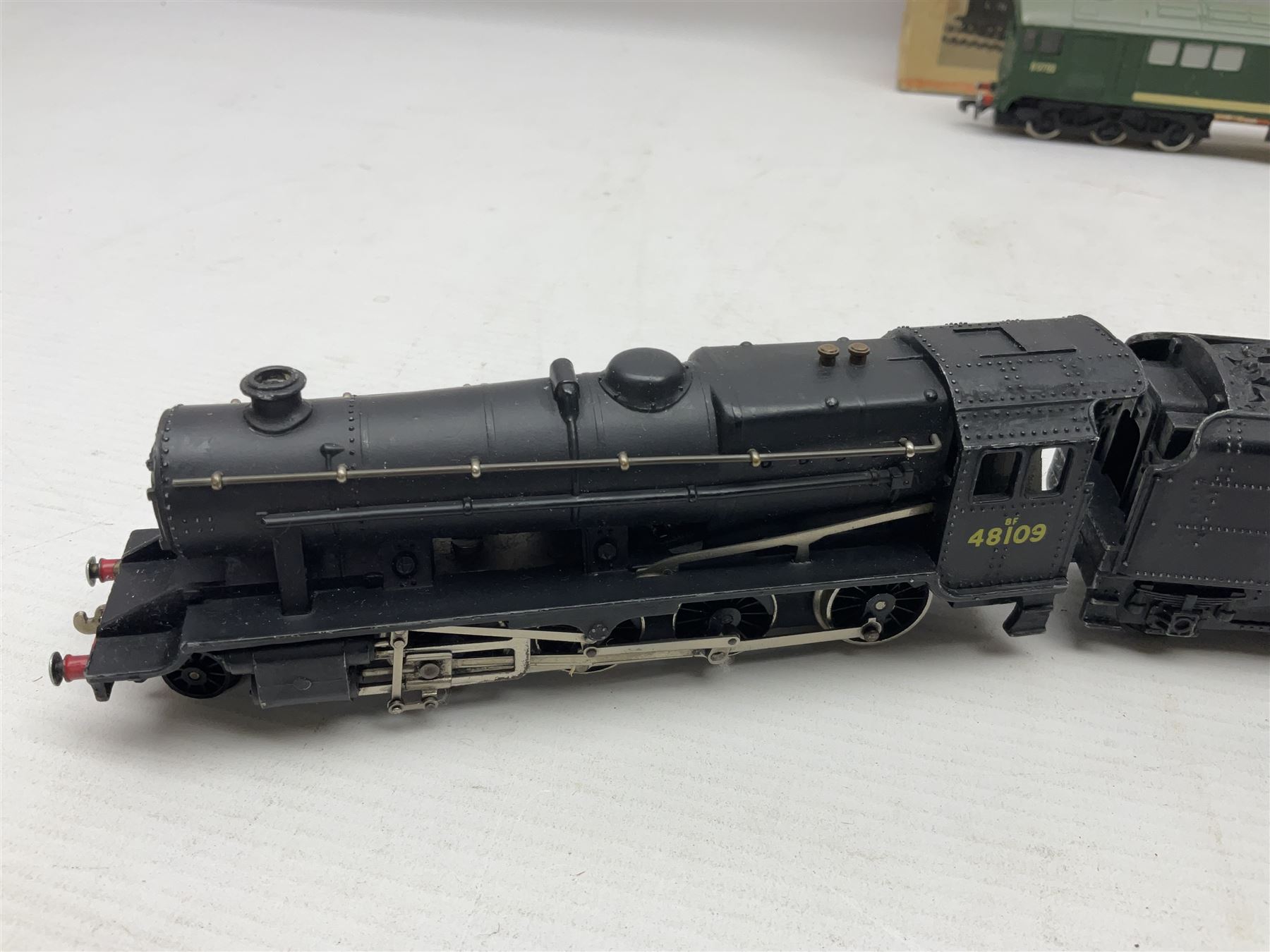 Hornby Dublo - 2-rail - Class 8F 2-8-0 locomotive No.48109 in BR black; Class R1 0-6-0 tank locomoti - Image 8 of 14