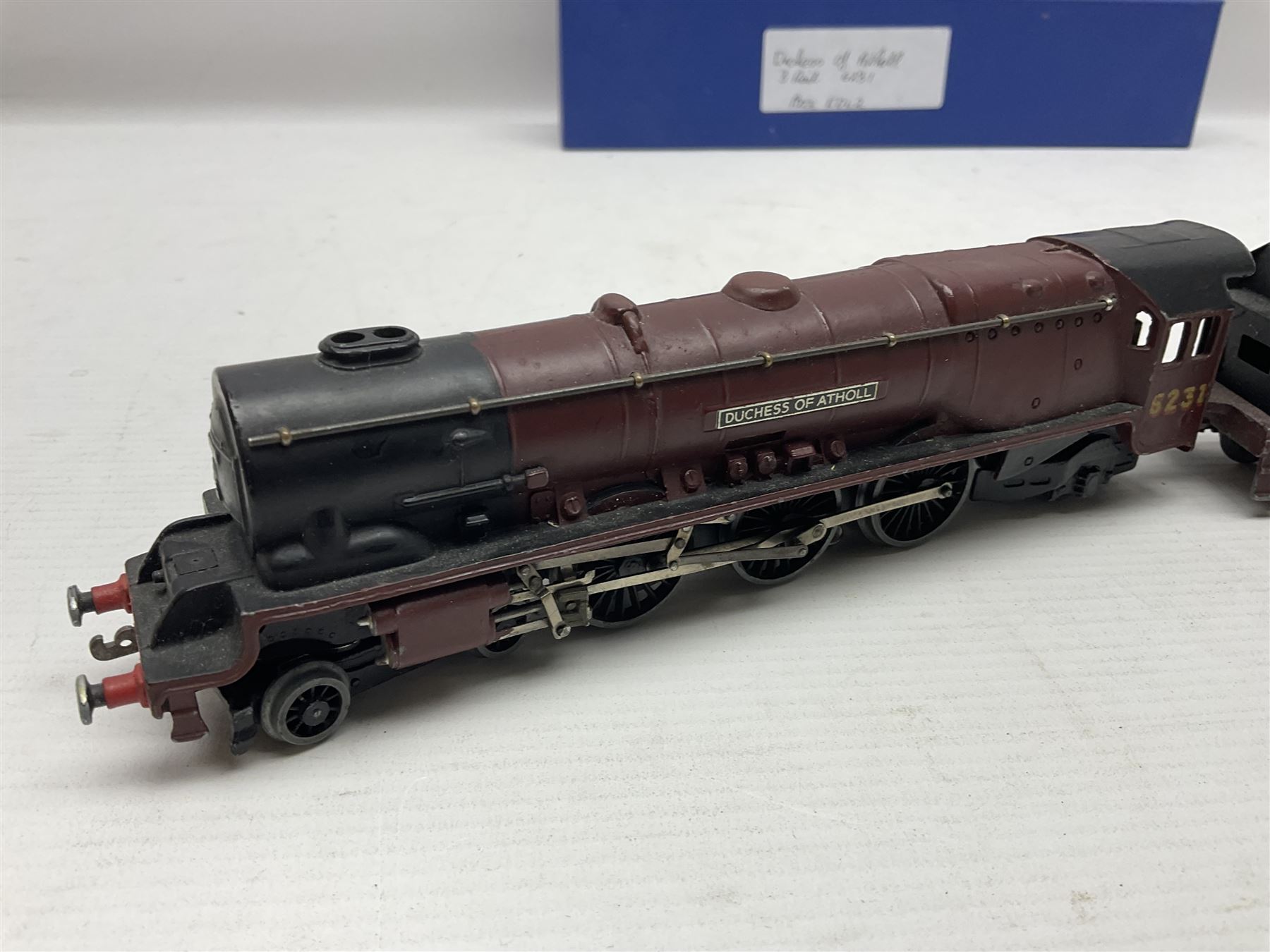 Hornby Dublo - 3-rail - EDL2 Duchess Class 4-6-2 locomotive 'Duchess of Atholl' No.6231 in LMS maroo - Image 11 of 14