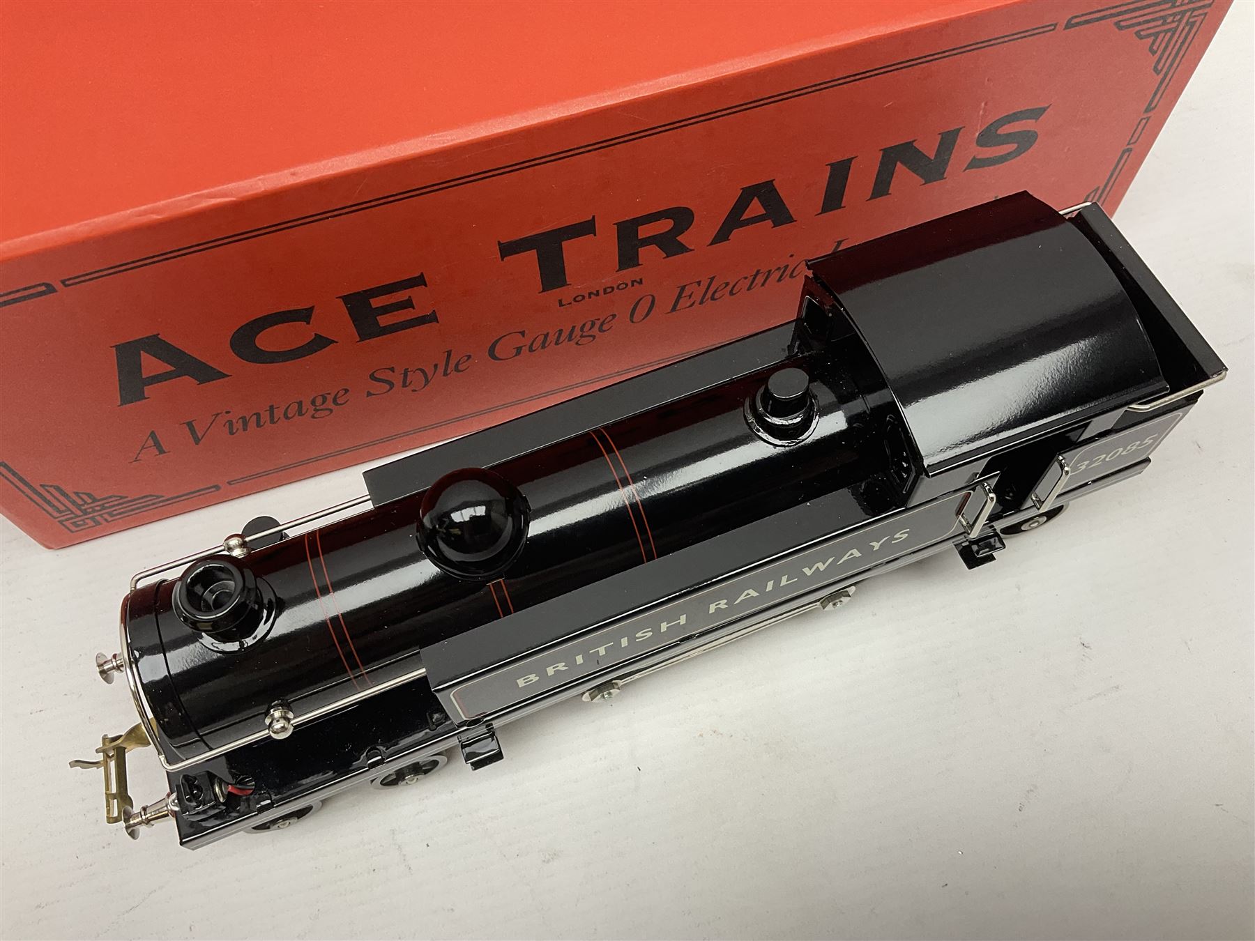 Ace Trains '0' gauge - E/2BR 4-4-4 tank locomotive No.32085 in BR black; boxed with original packagi - Image 8 of 17