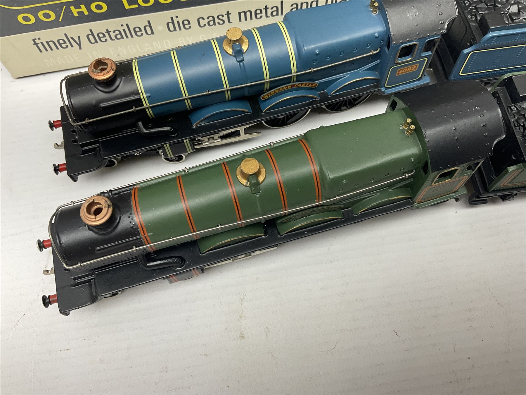 Wrenn '00' gauge - two Castle Class' 4-6-0 locomotives - 'Devizes Castle' No.7002 in GW Green; and ' - Image 3 of 15