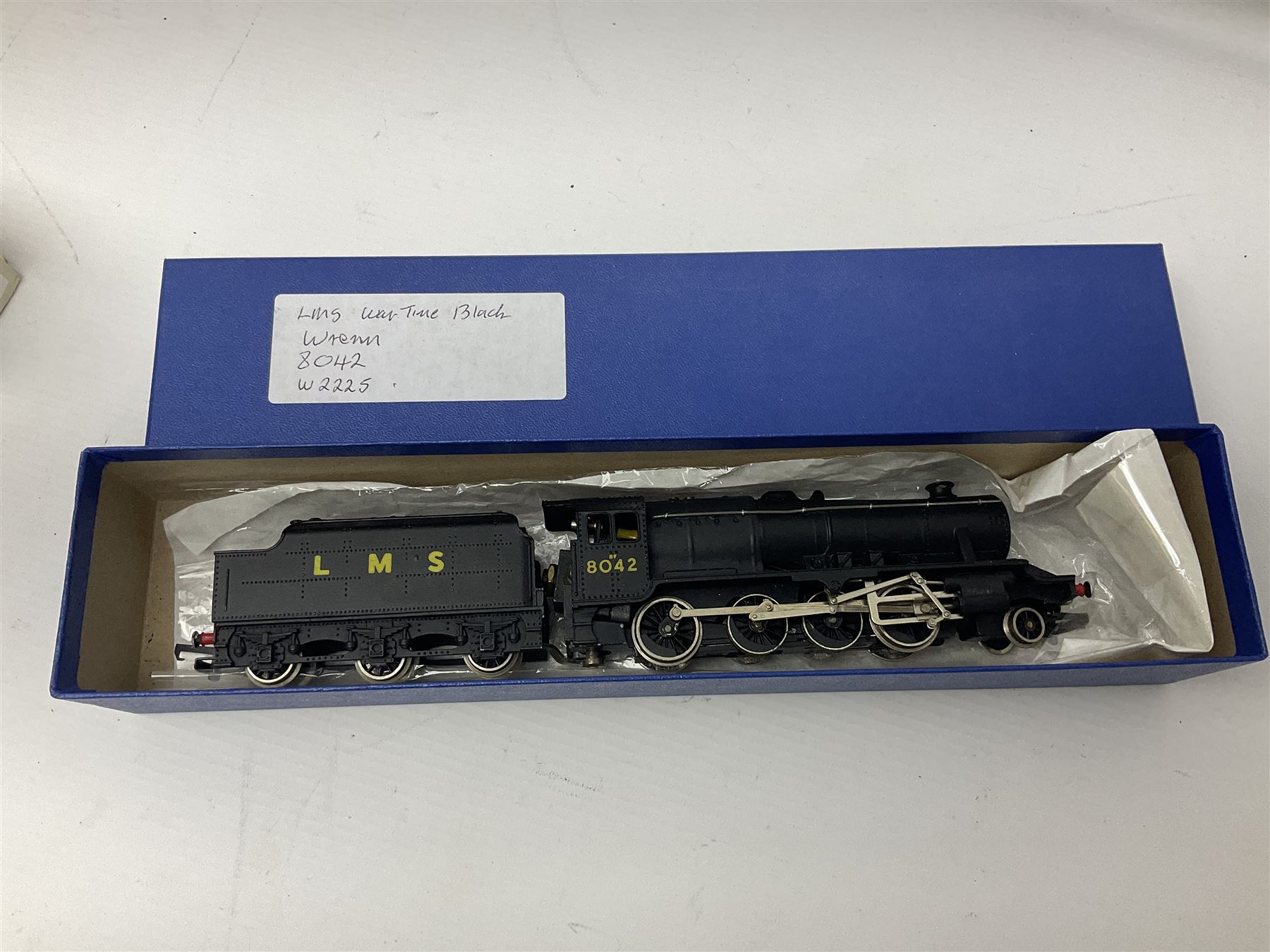 Wrenn '00' gauge - two Class 8F 2-8-0 locomotives - No.48073 in BR Plain Black; boxed; and No.8042 i - Image 5 of 21