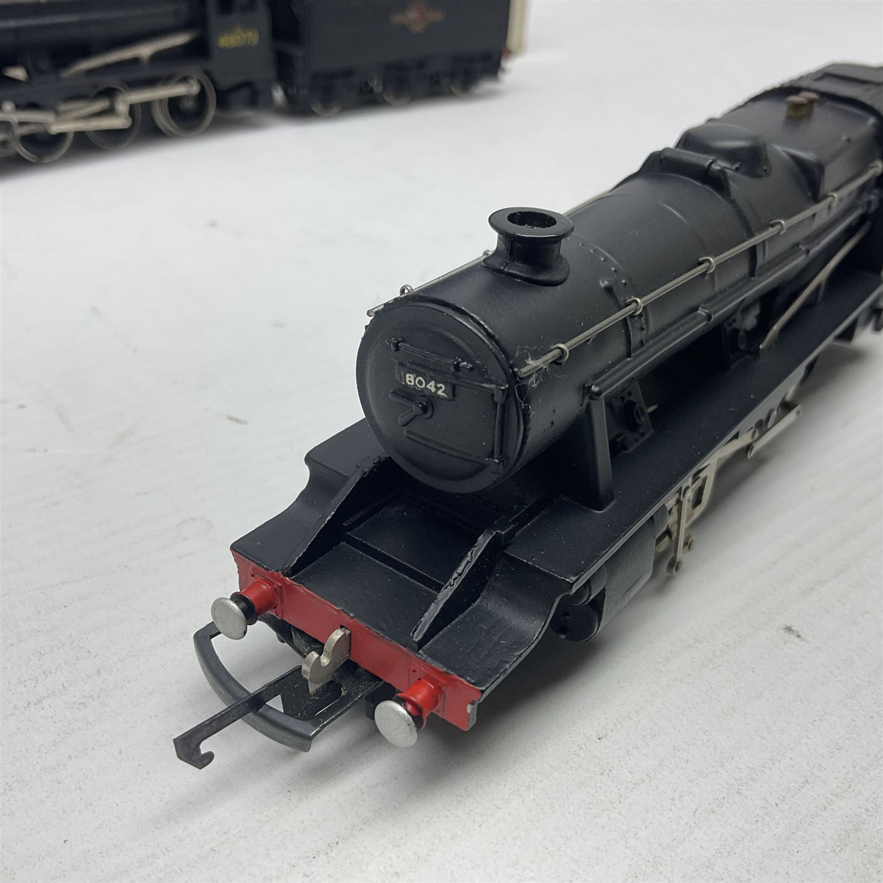 Wrenn '00' gauge - two Class 8F 2-8-0 locomotives - No.48073 in BR Plain Black; boxed; and No.8042 i - Image 4 of 21
