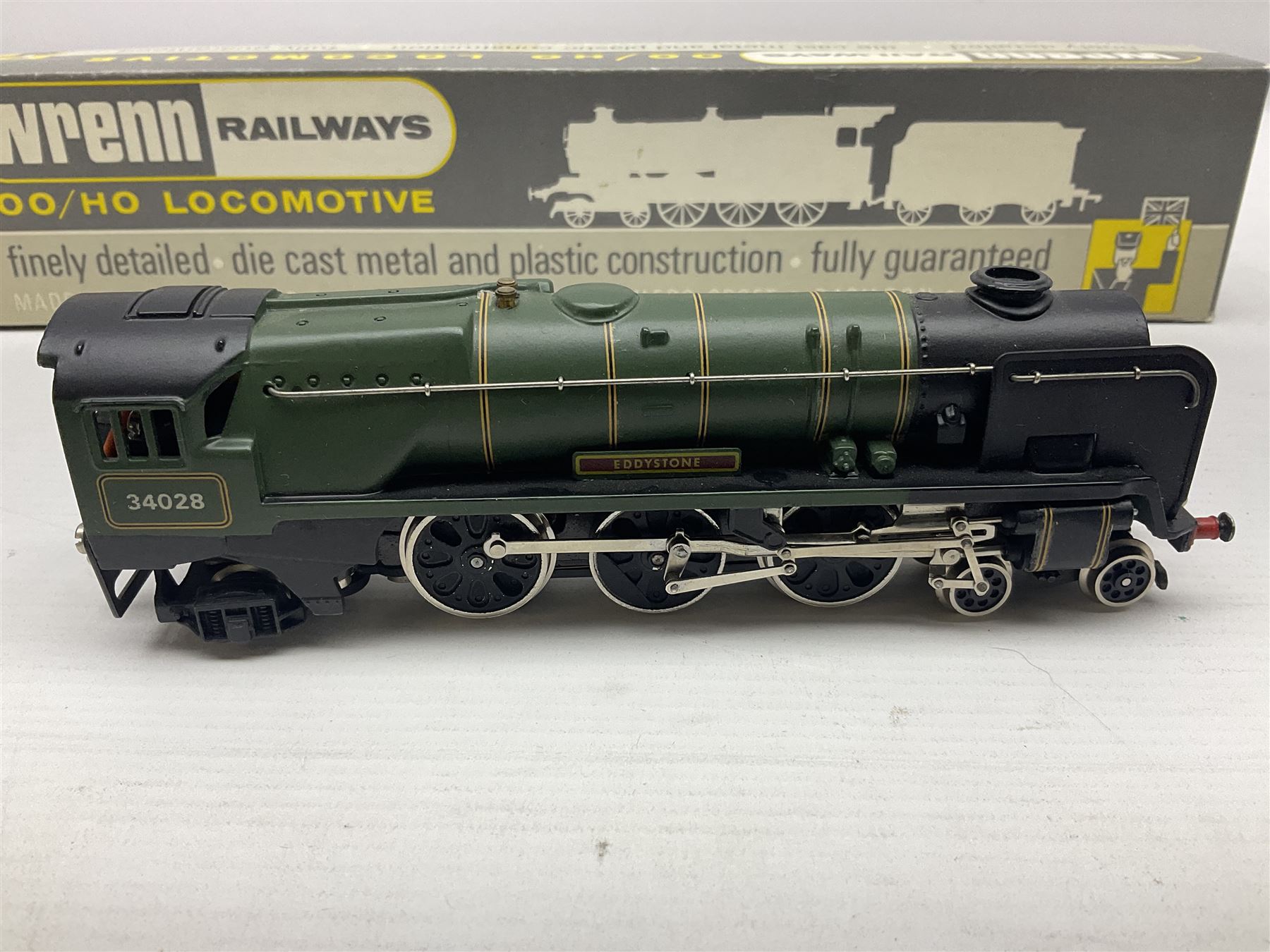 Wrenn '00' gauge - Rebuilt Bulleid Pacific 4-6-2 locomotive 'Eddystone' No.34028 in BR Green with ce - Image 13 of 14