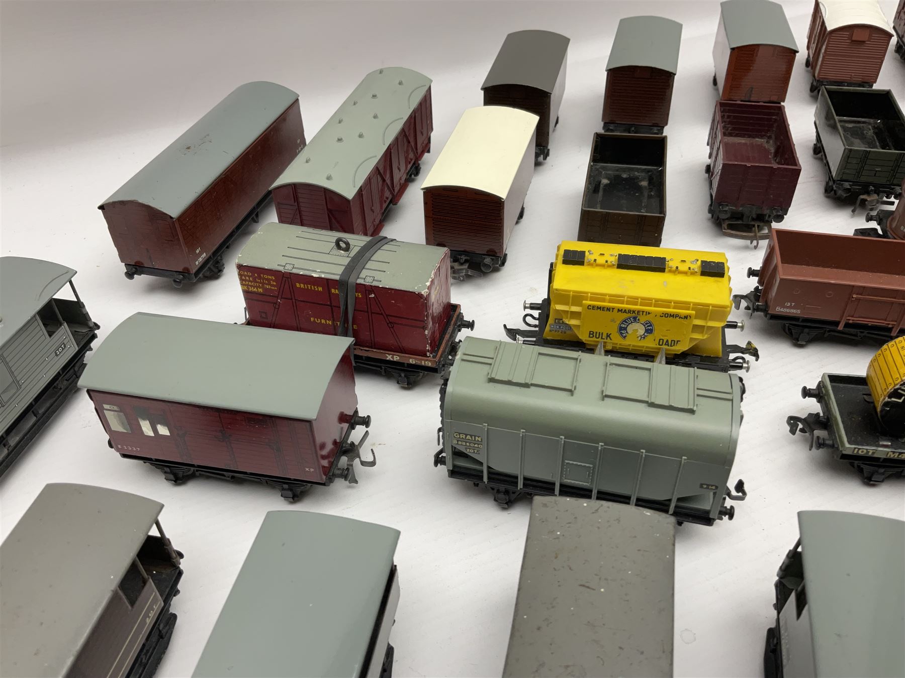 Hornby Dublo - forty-three goods wagons including nine tank wagons (Esso - Image 7 of 14