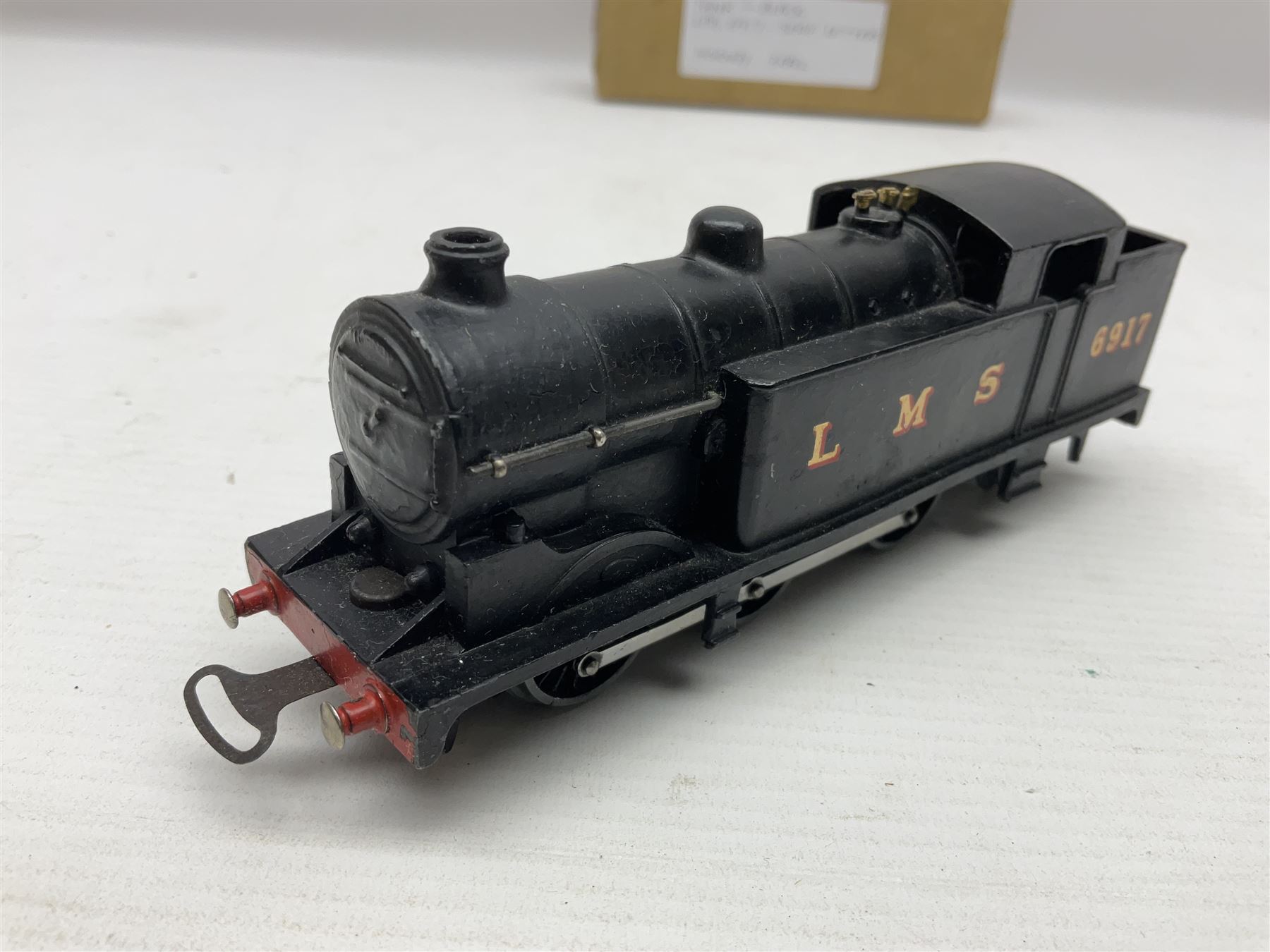 Hornby Dublo - 3-rail - Class N2 0-6-2 locomotive No.9596 in LNER green; and Class N2 0-6-2 tank lo - Image 9 of 12