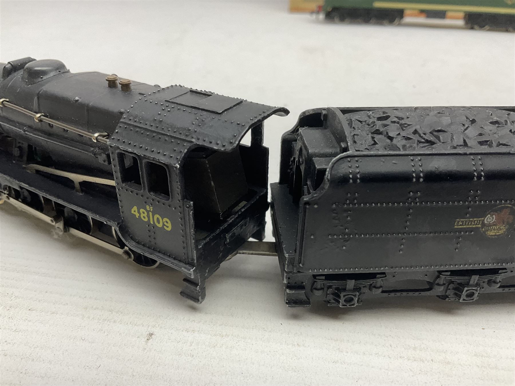 Hornby Dublo - 2-rail - Class 8F 2-8-0 locomotive No.48109 in BR black; Class R1 0-6-0 tank locomoti - Image 10 of 14