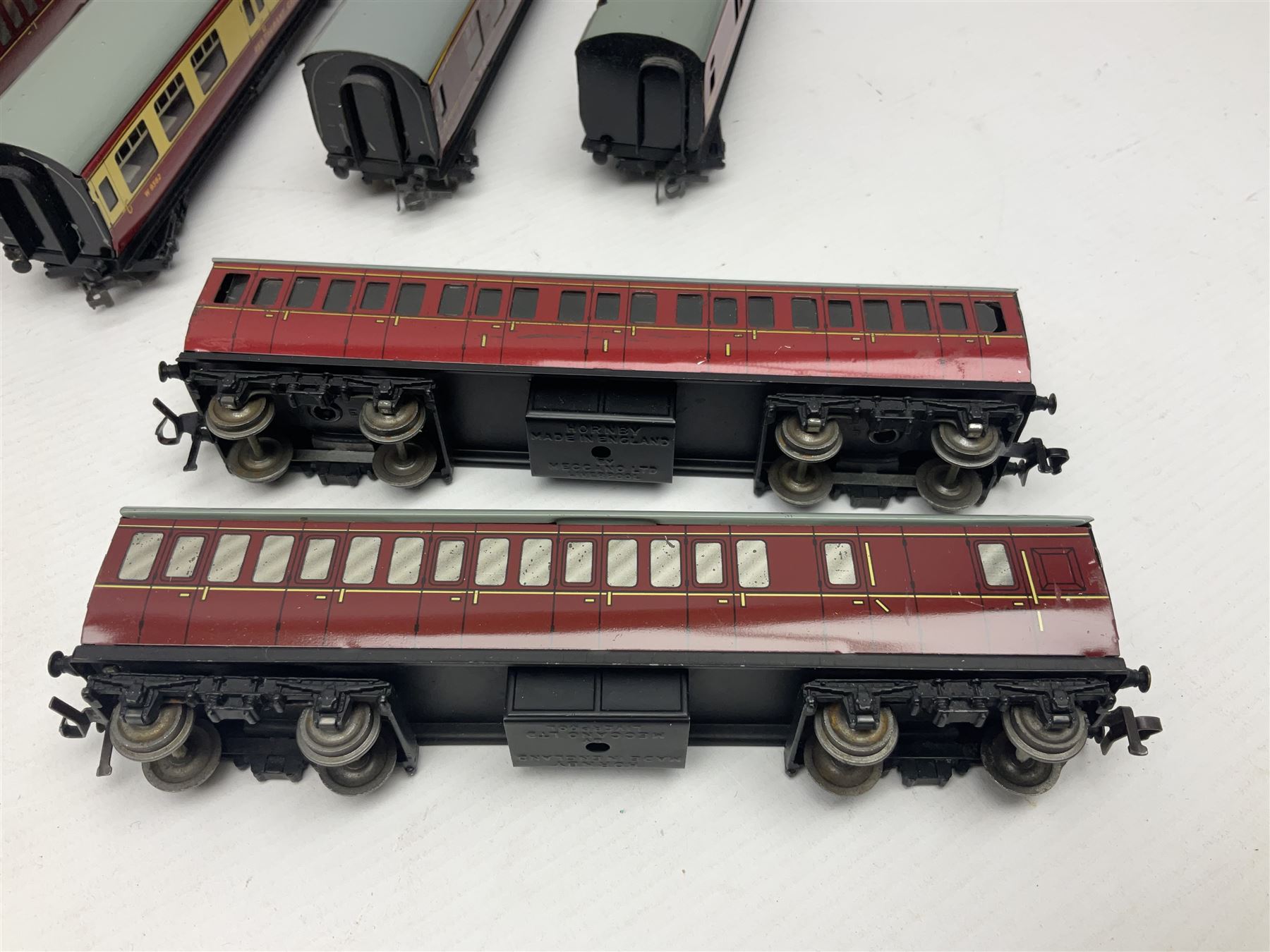 Hornby Dublo - fourteen passenger coaches including Southern Suburban Stock - Image 11 of 17