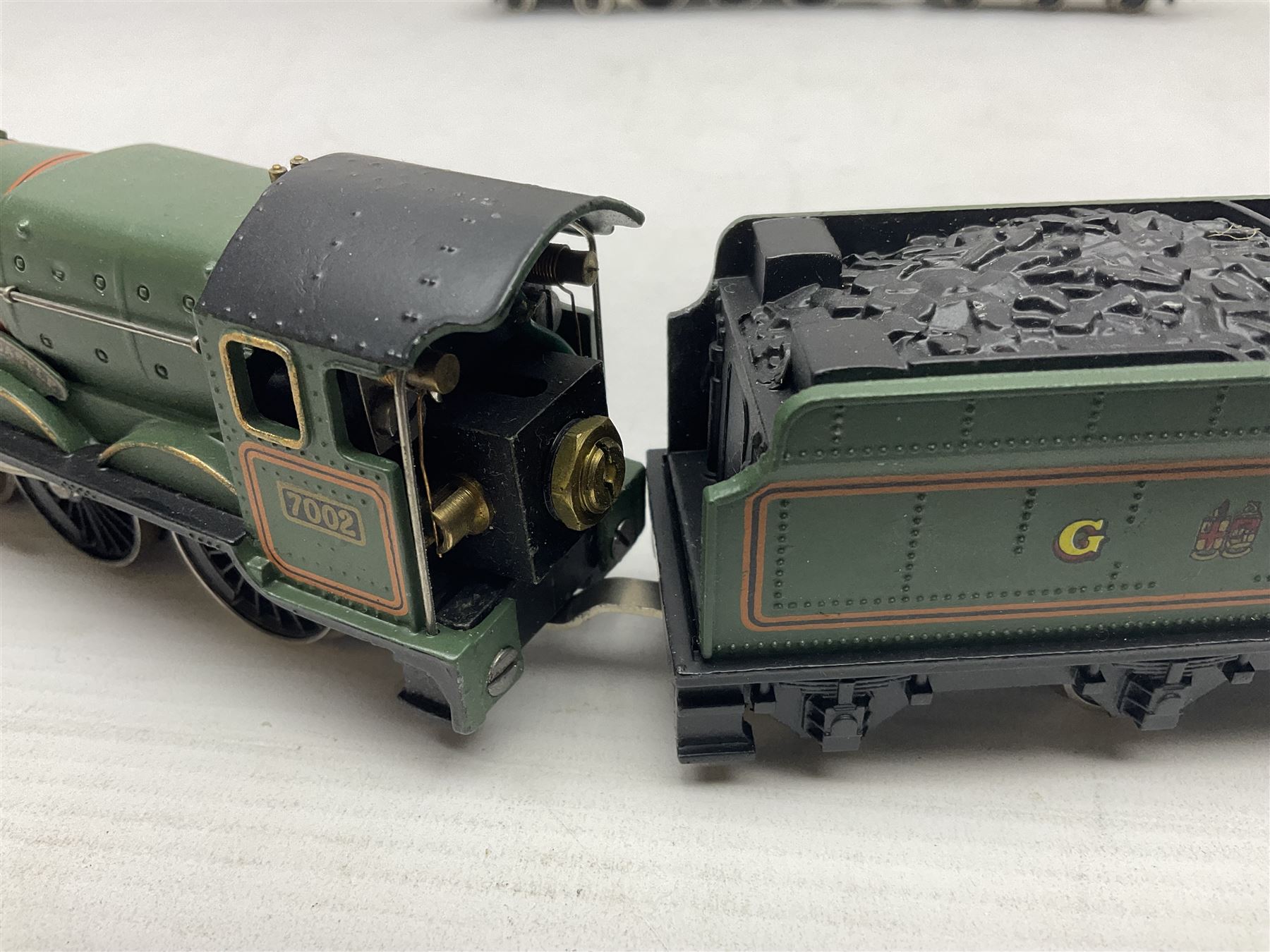 Wrenn '00' gauge - two Castle Class' 4-6-0 locomotives - 'Devizes Castle' No.7002 in GW Green; and ' - Image 5 of 15