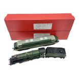 Hornby Dublo - 2-rail - Castle Class 4-6-0 locomotive 'Denbigh Castle' No.7032; and Deltic Type Dies