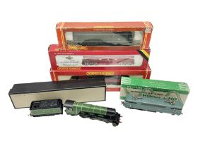 Hornby '00' gauge - Class 52 'Western' Diesel Hydraulic Co-Co locomotive 'Western Courier' No.D1062