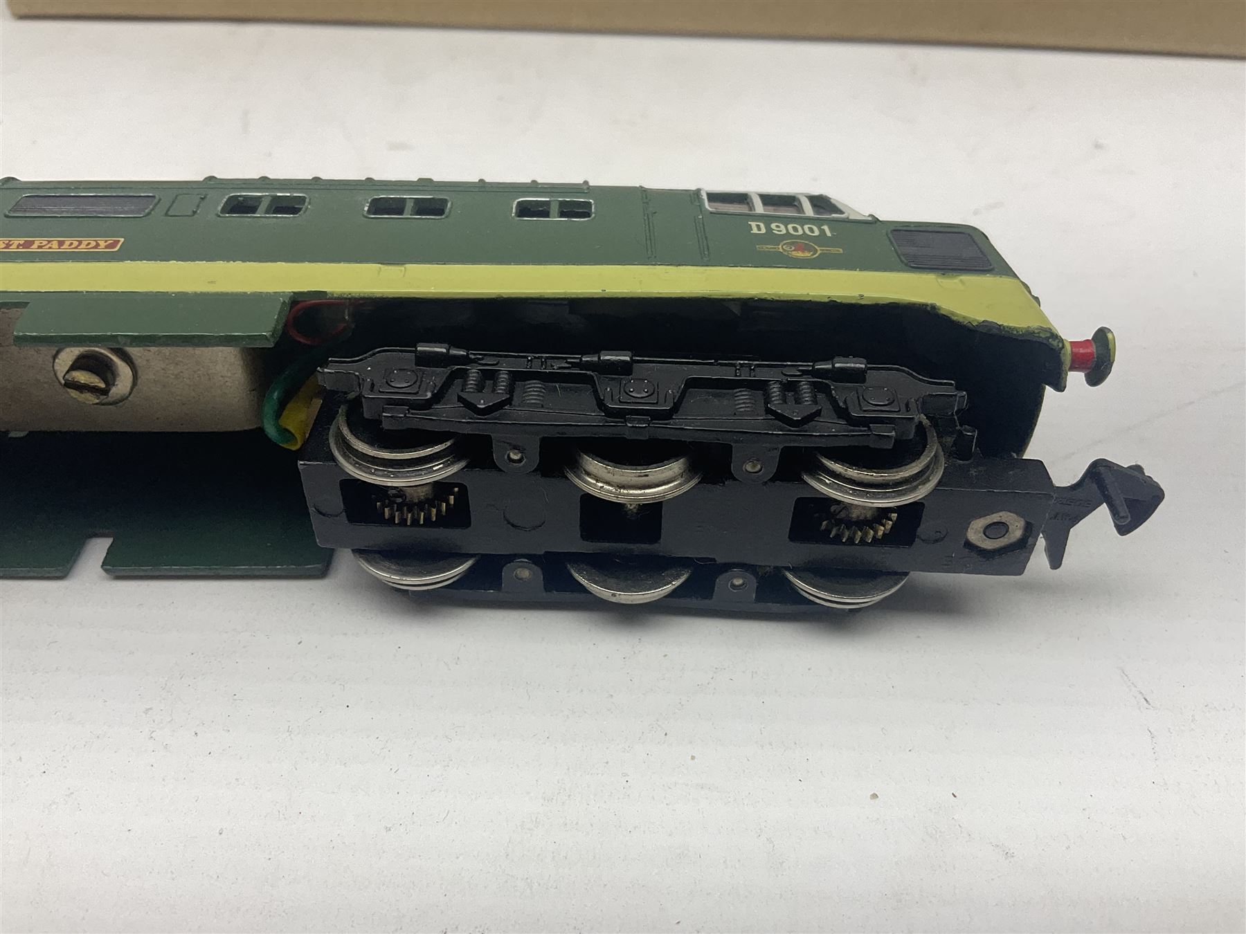 Hornby Dublo - 3-rail 3234 Deltic Type Diesel Co-Co locomotive 'St. Paddy' No.D9001 in BR two-tone g - Image 11 of 11