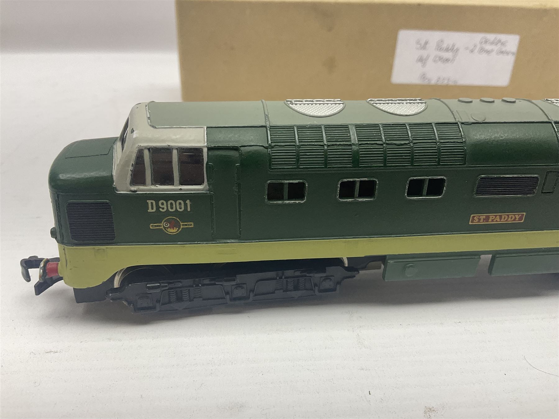 Hornby Dublo - 3-rail 3234 Deltic Type Diesel Co-Co locomotive 'St. Paddy' No.D9001 in BR two-tone g - Image 6 of 11