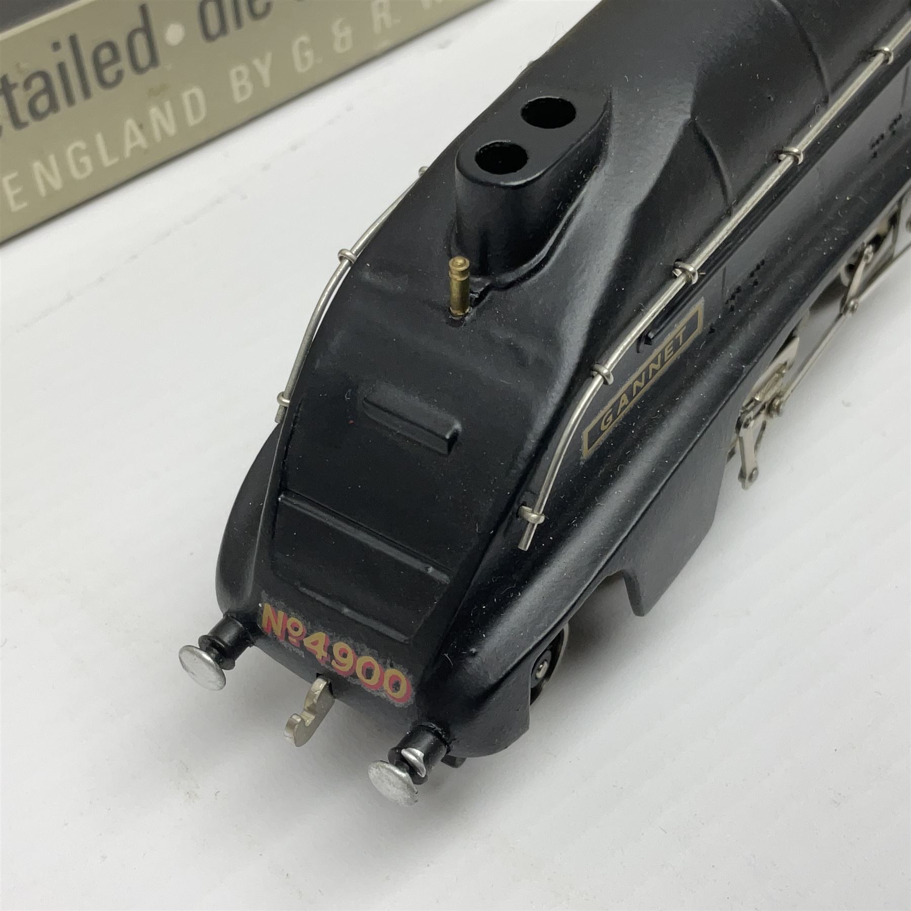 Wrenn '00' gauge - Class A4 4-6-2 locomotive 'Gannet' No.4900 in NE Wartime black; boxed with instru - Image 2 of 10