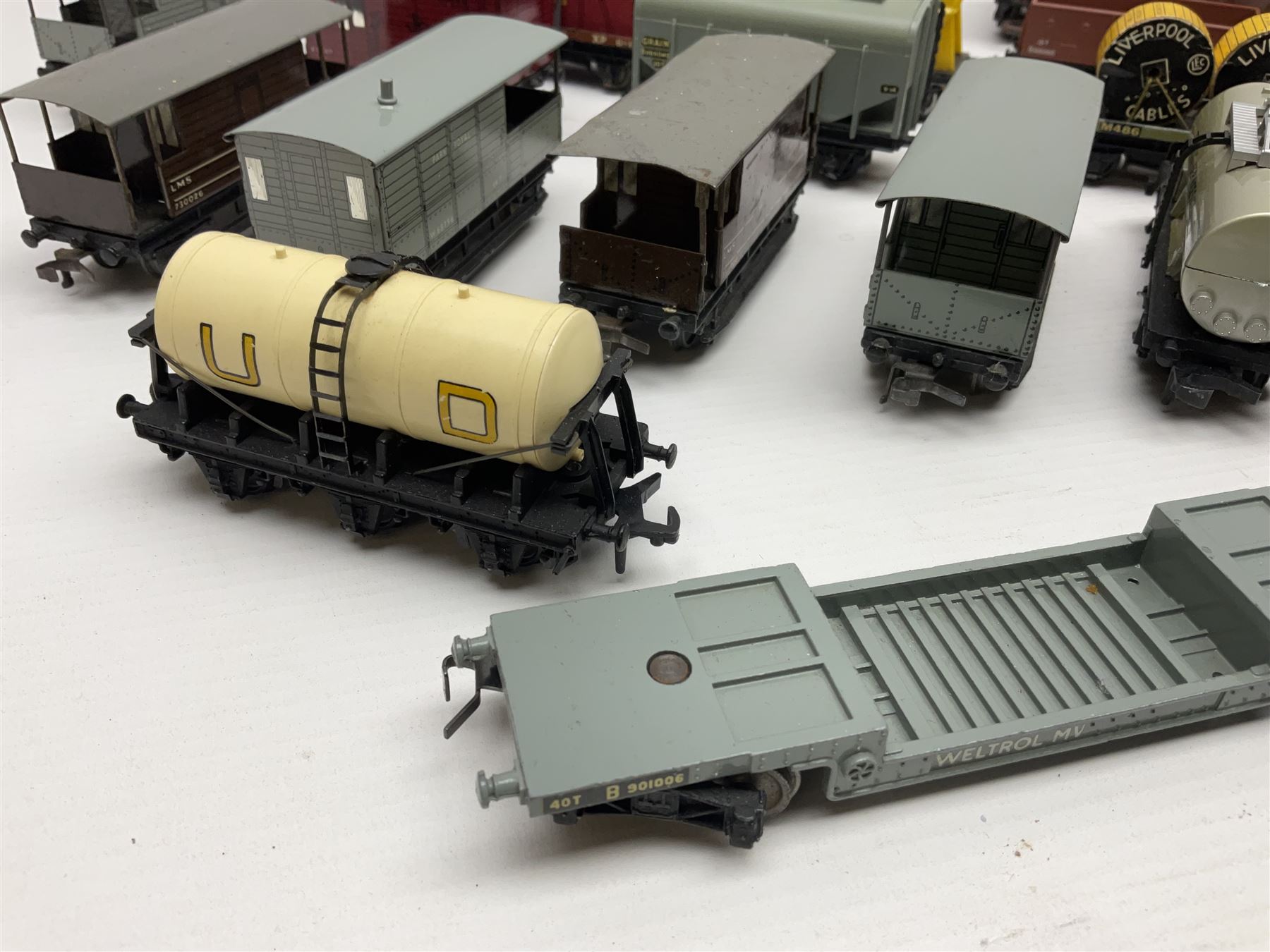 Hornby Dublo - forty-three goods wagons including nine tank wagons (Esso - Image 13 of 14