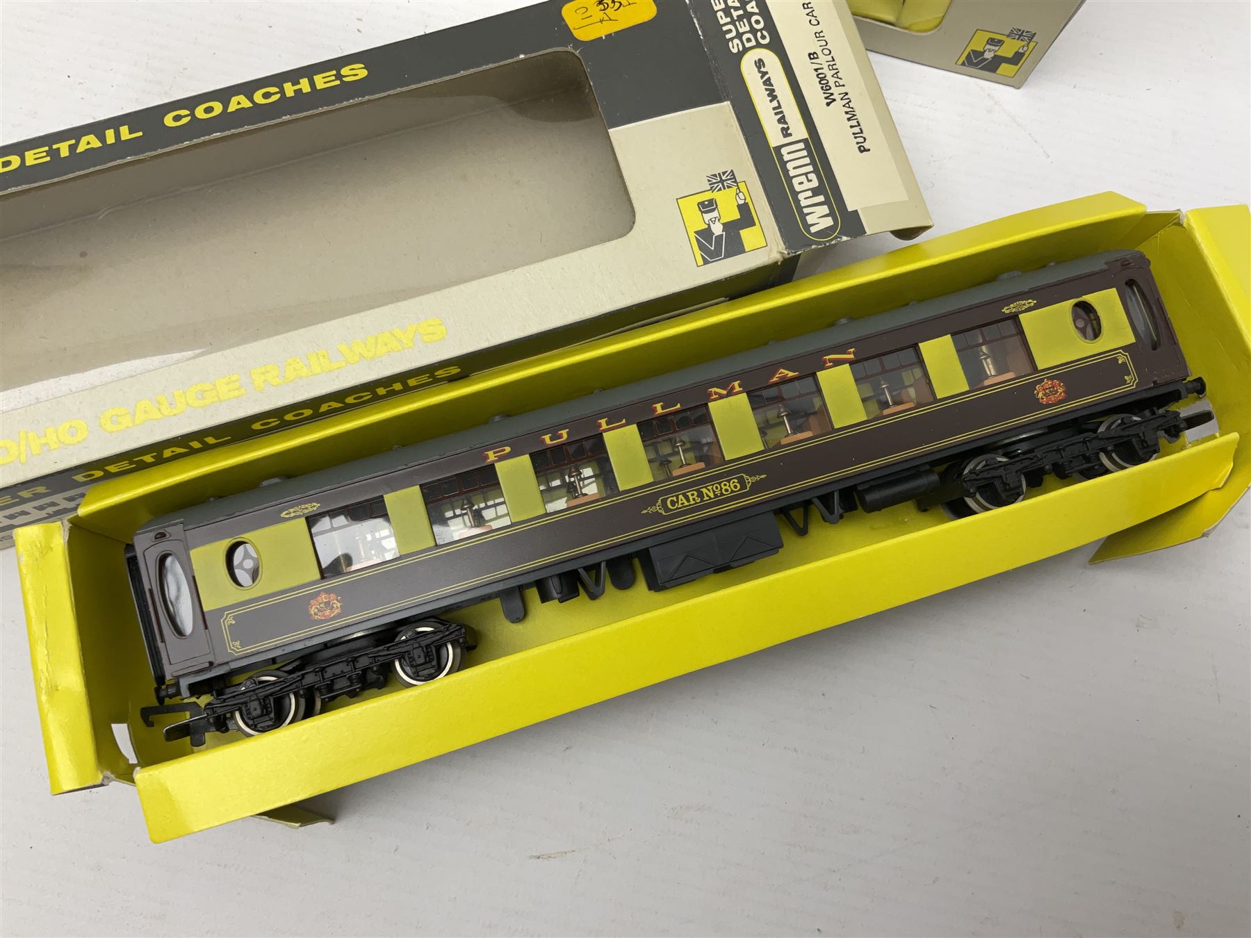 Wrenn '00' gauge - three Pullman passenger coaches 'Vera' - Image 7 of 8